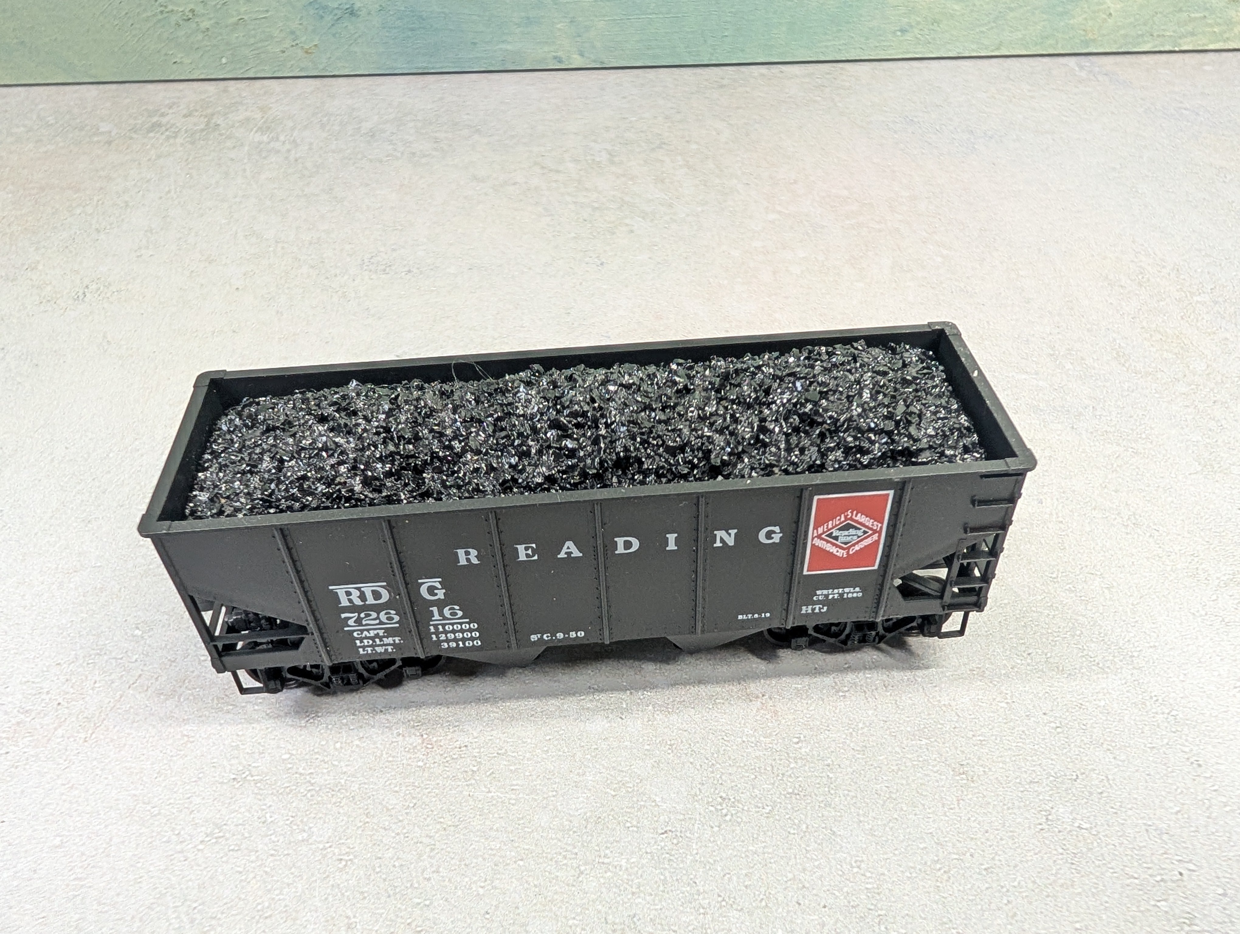 USED Accurail HO Scale 2 Bay Open Hopper Reading RDG #72616 w/ Coal Load
