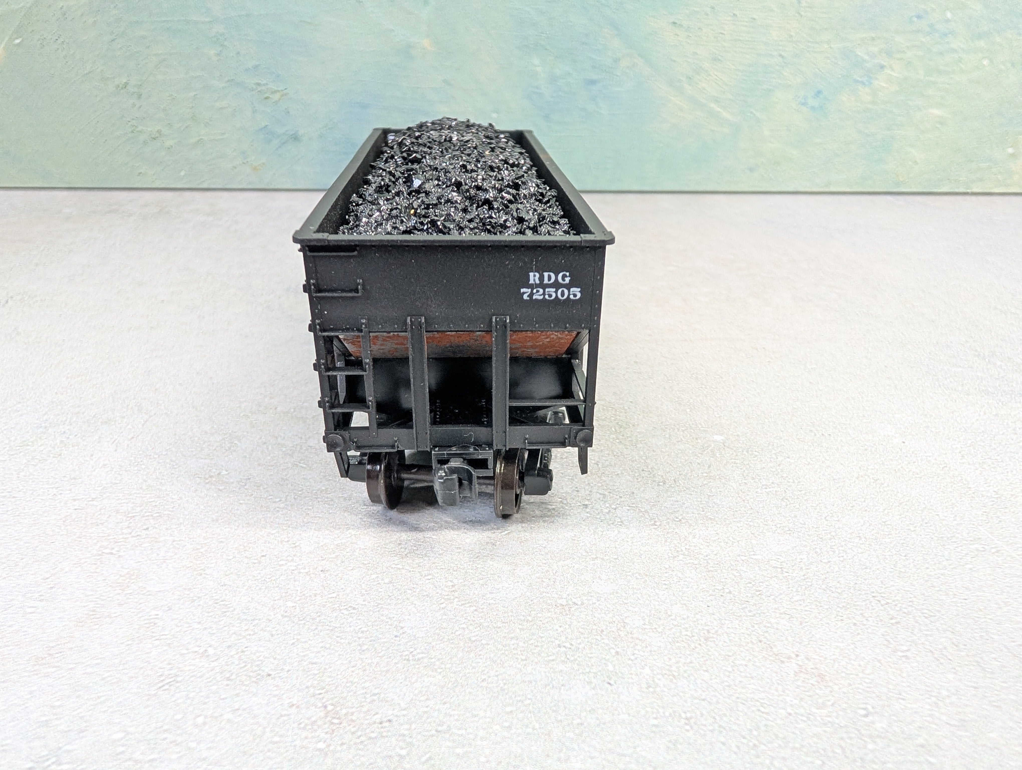 USED Accurail HO Scale 2 Bay Open Hopper Reading RDG #42505 w/ Coal Load
