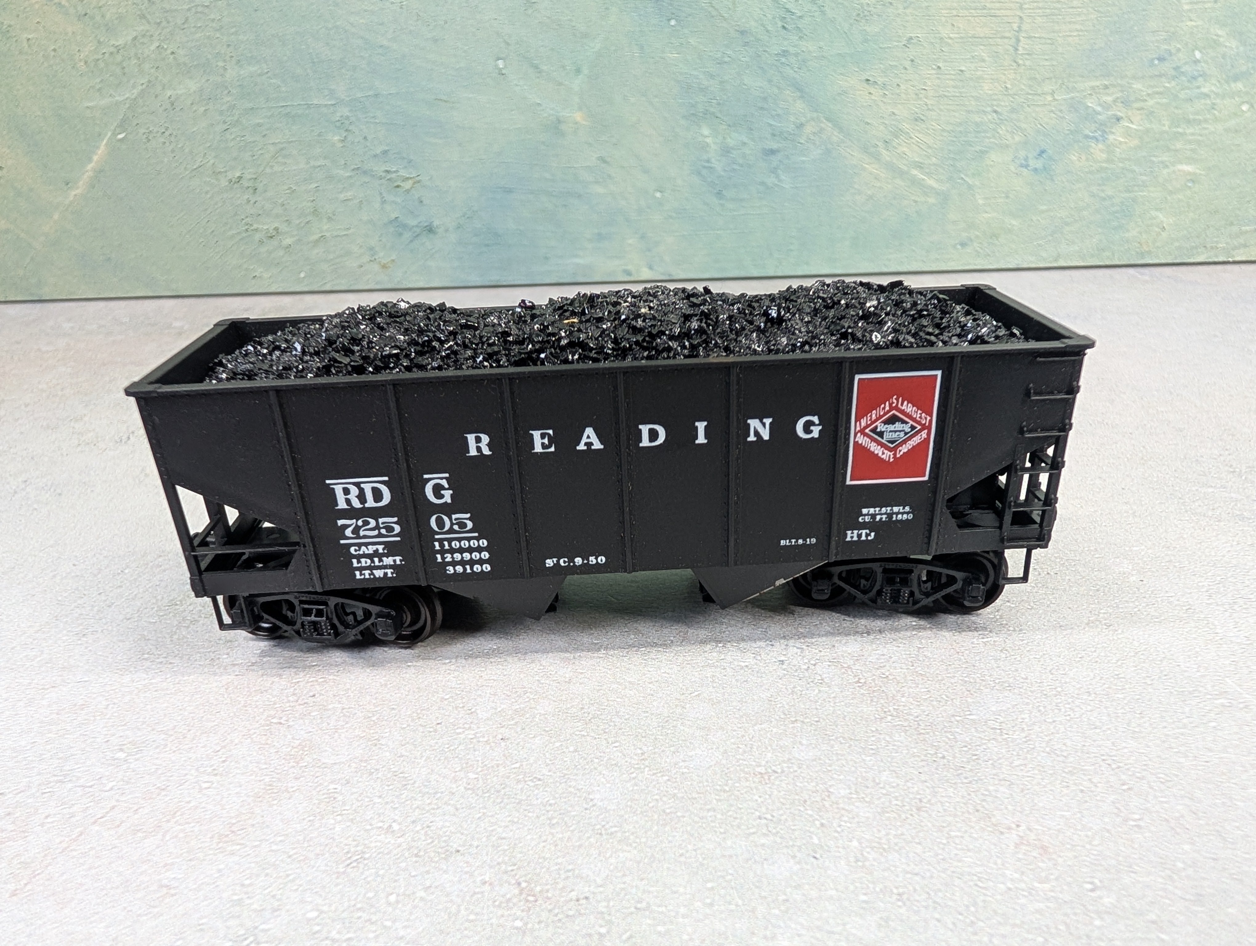 USED Accurail HO Scale 2 Bay Open Hopper Reading RDG #42505 w/ Coal Load