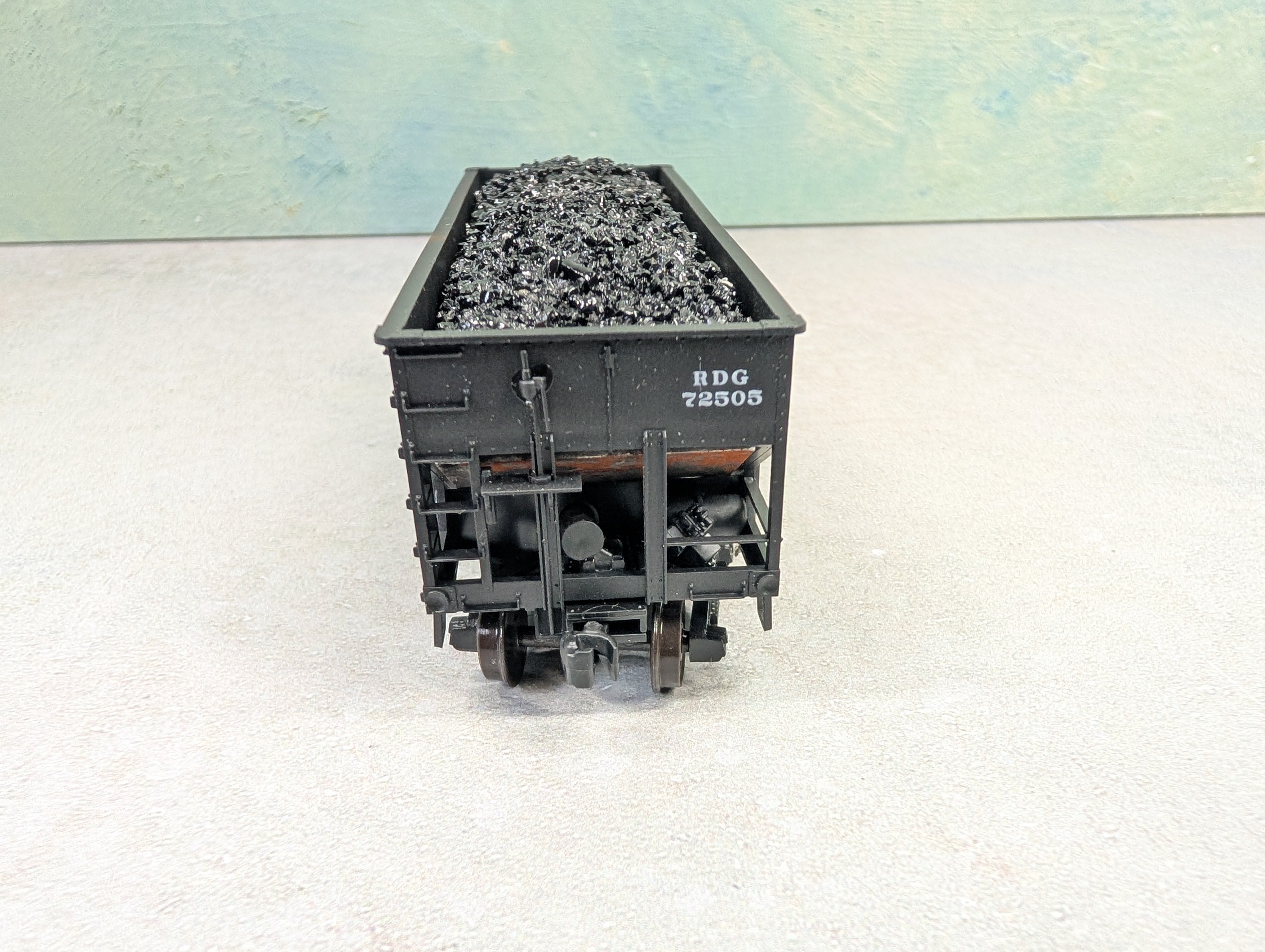 USED Accurail HO Scale 2 Bay Open Hopper Reading RDG #42505 w/ Coal Load
