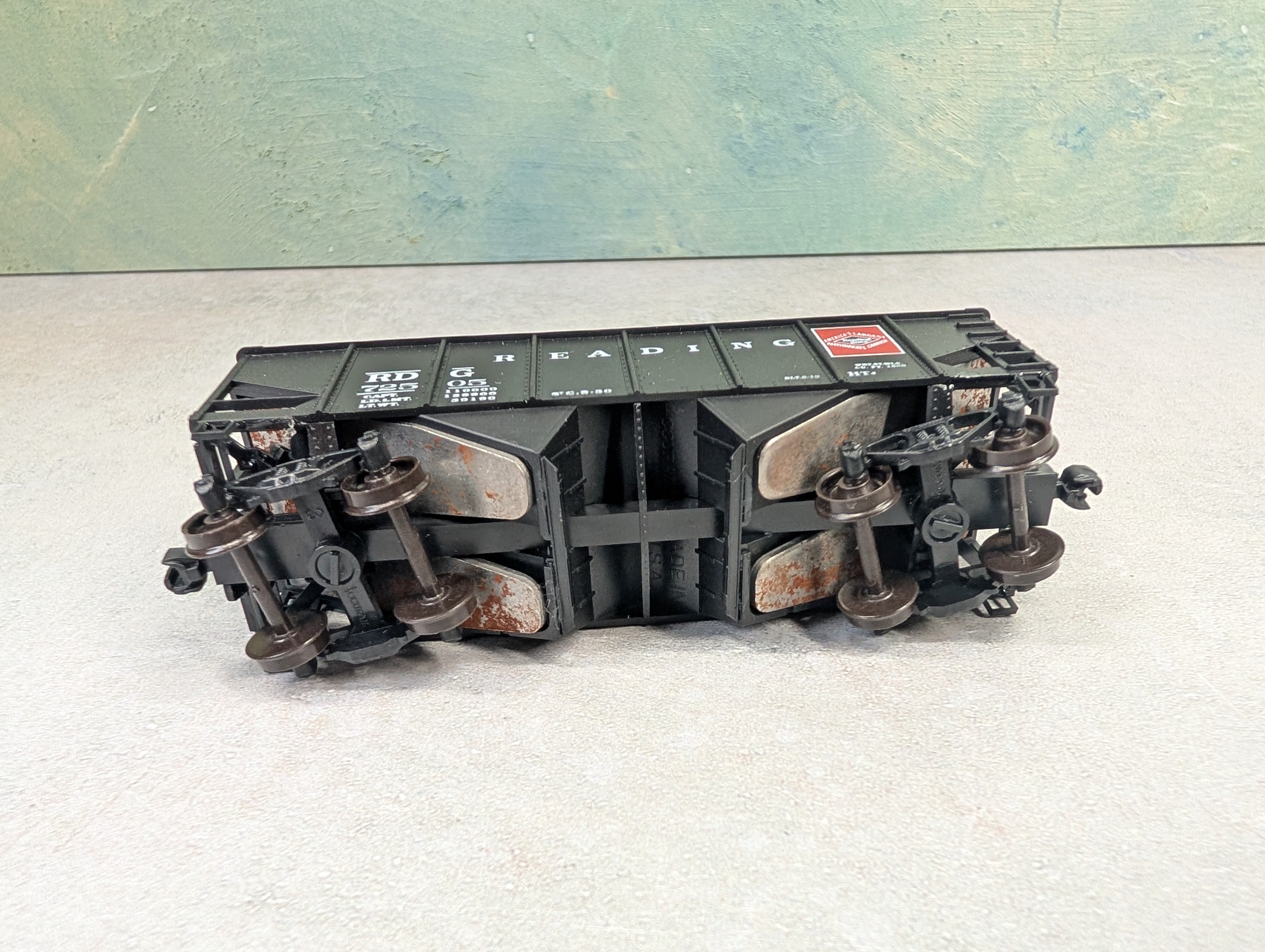 USED Accurail HO Scale 2 Bay Open Hopper Reading RDG #42505 w/ Coal Load
