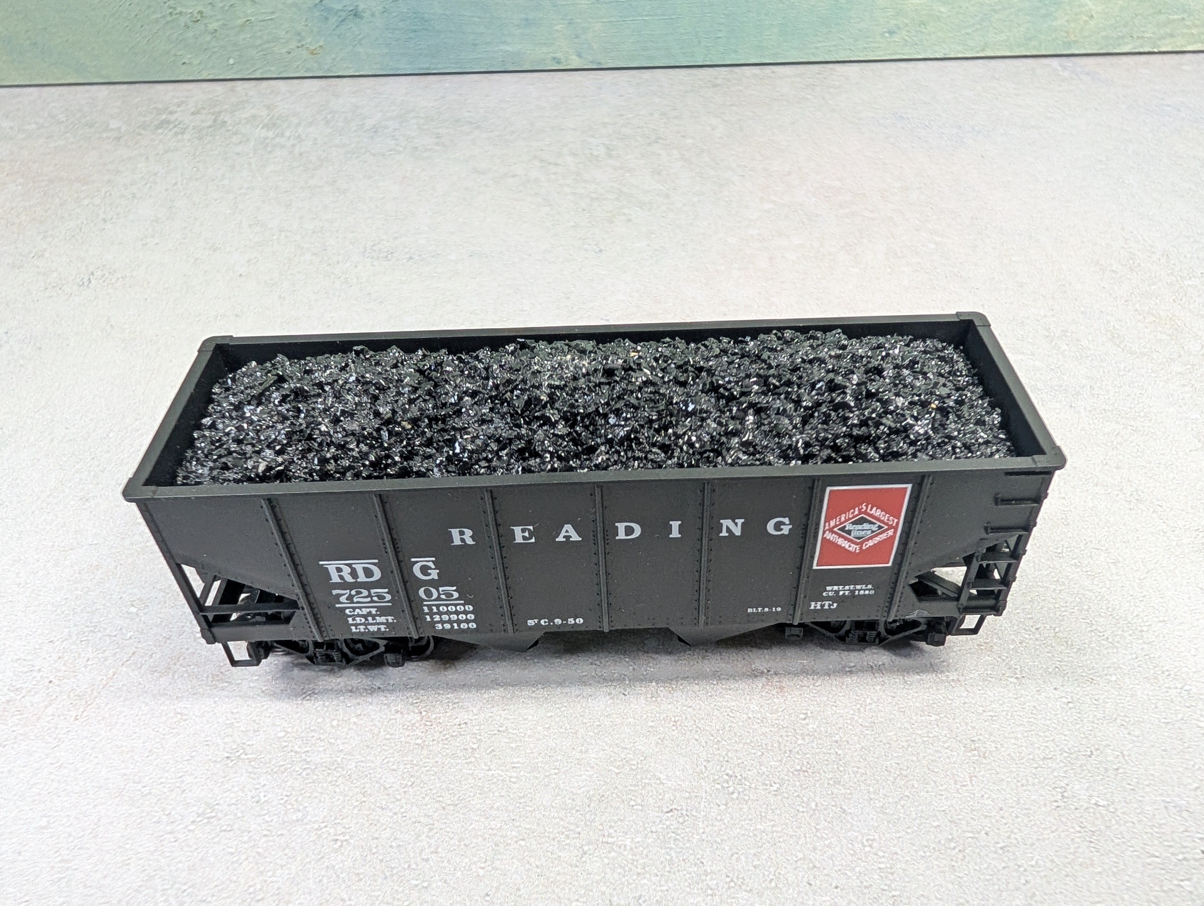 USED Accurail HO Scale 2 Bay Open Hopper Reading RDG #42505 w/ Coal Load