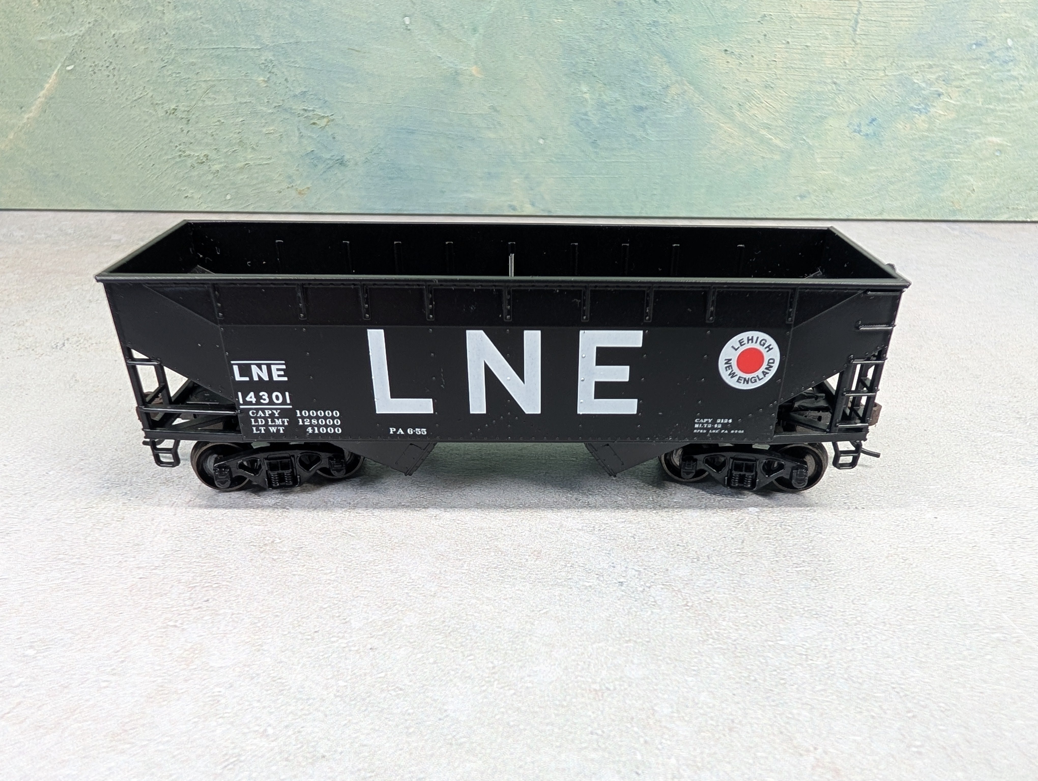 USED Athearn HO Scale 2 Bay Open Hopper Lehigh and New England LNE #14301