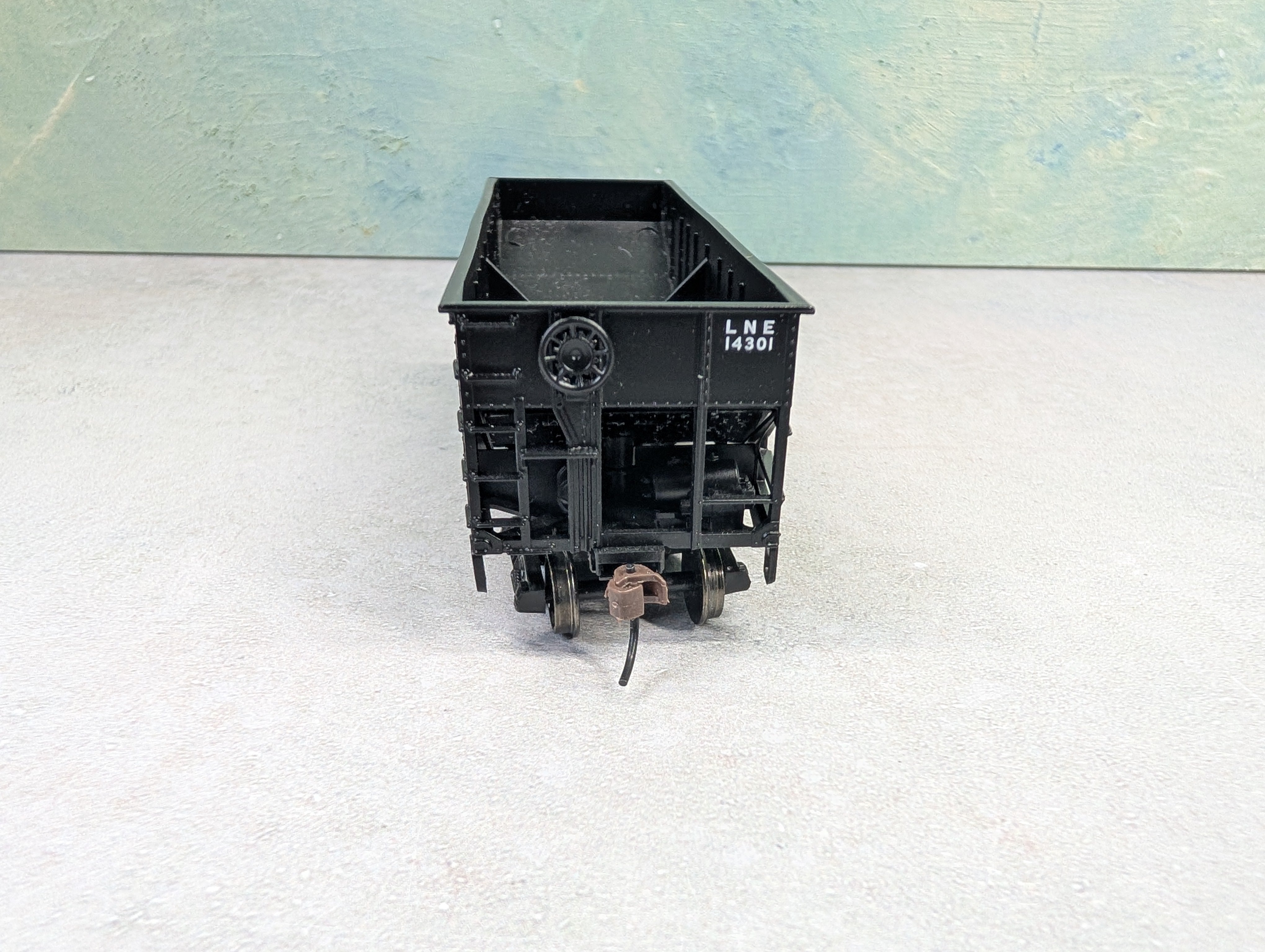 USED Athearn HO Scale 2 Bay Open Hopper Lehigh and New England LNE #14301