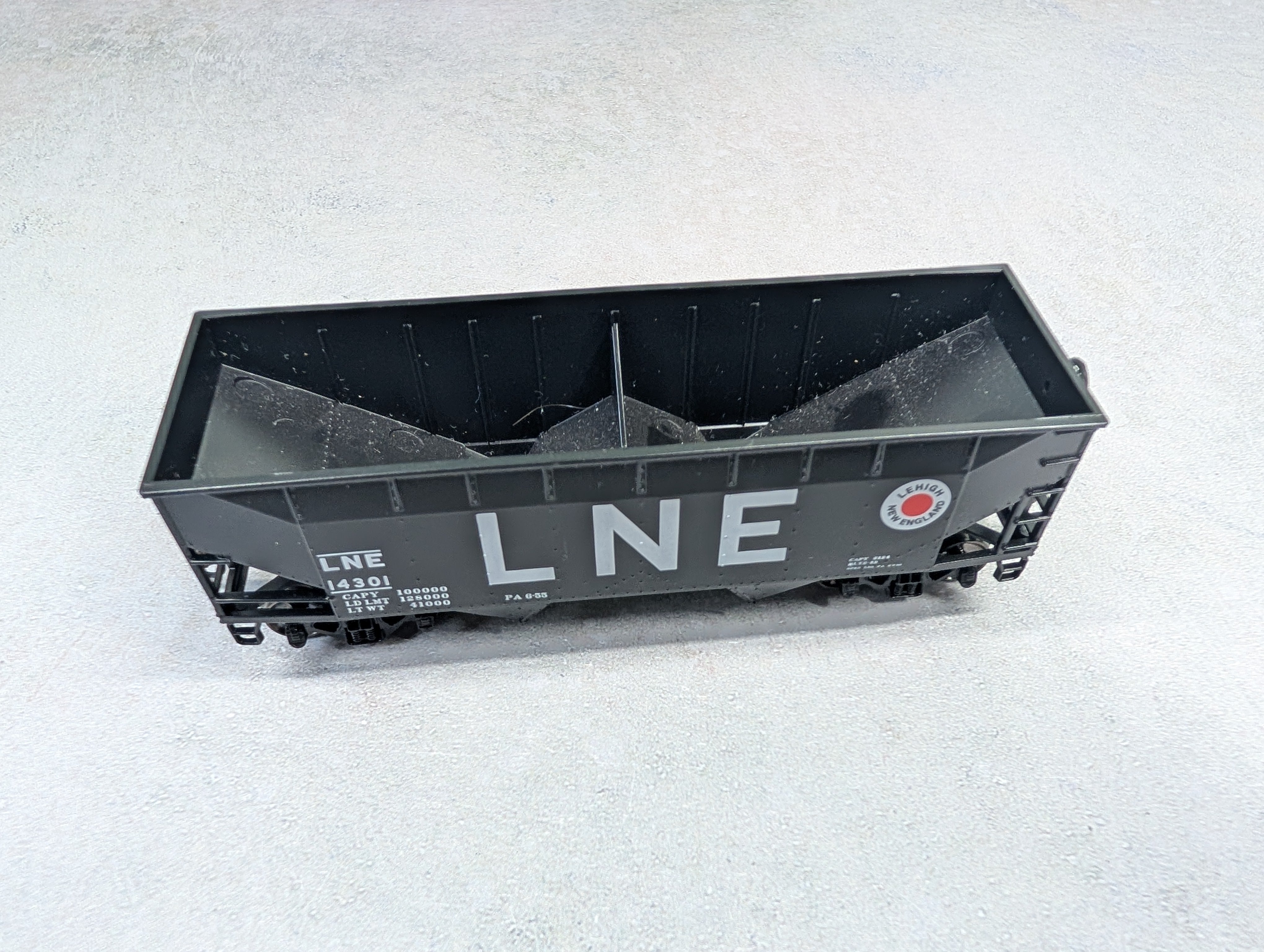 USED Athearn HO Scale 2 Bay Open Hopper Lehigh and New England LNE #14301