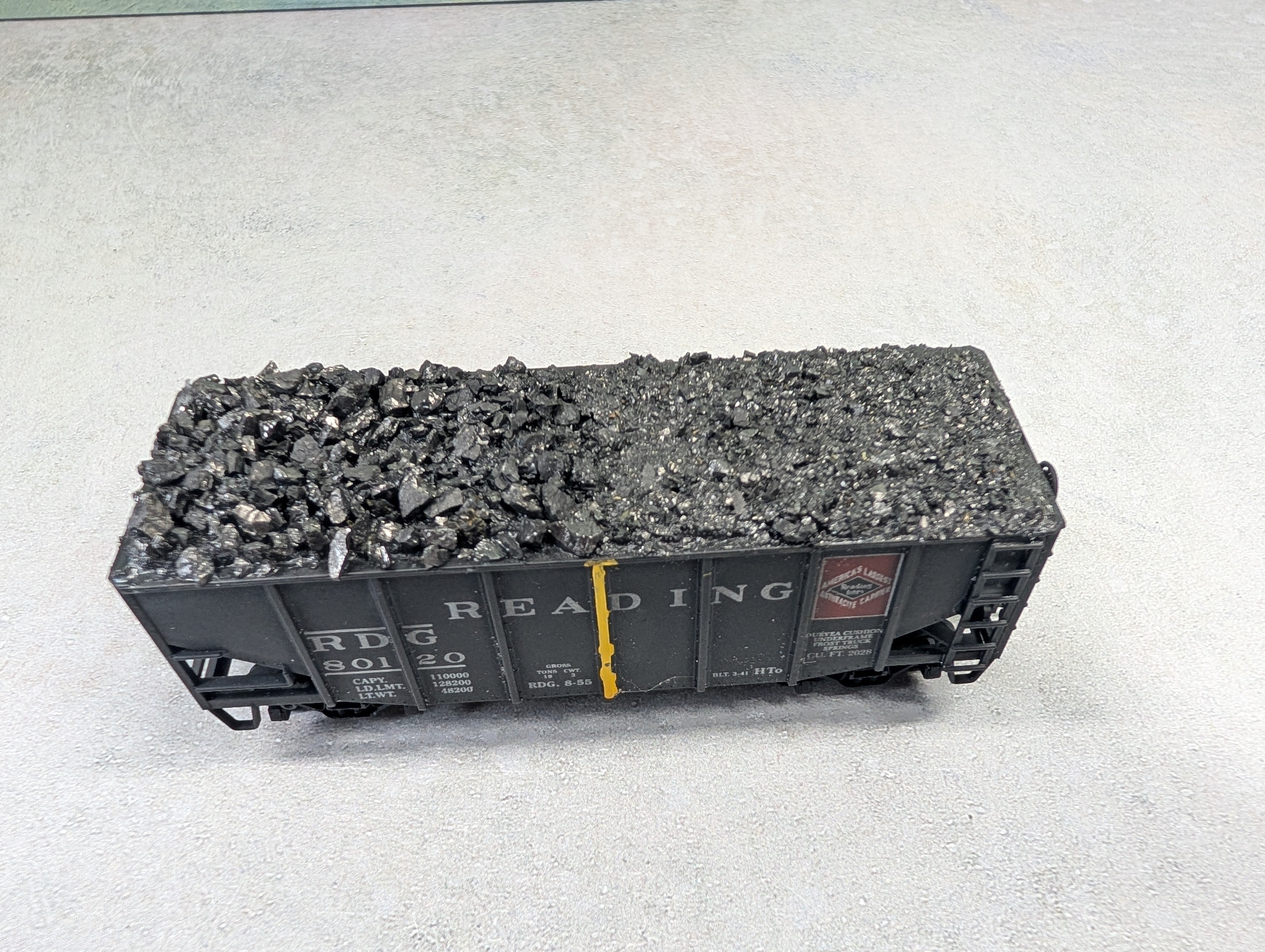 USED Stewart Hobbies HO Scale 2 Bay Open Hopper Reading RDG #80120 Weathered, Split Coal Loads