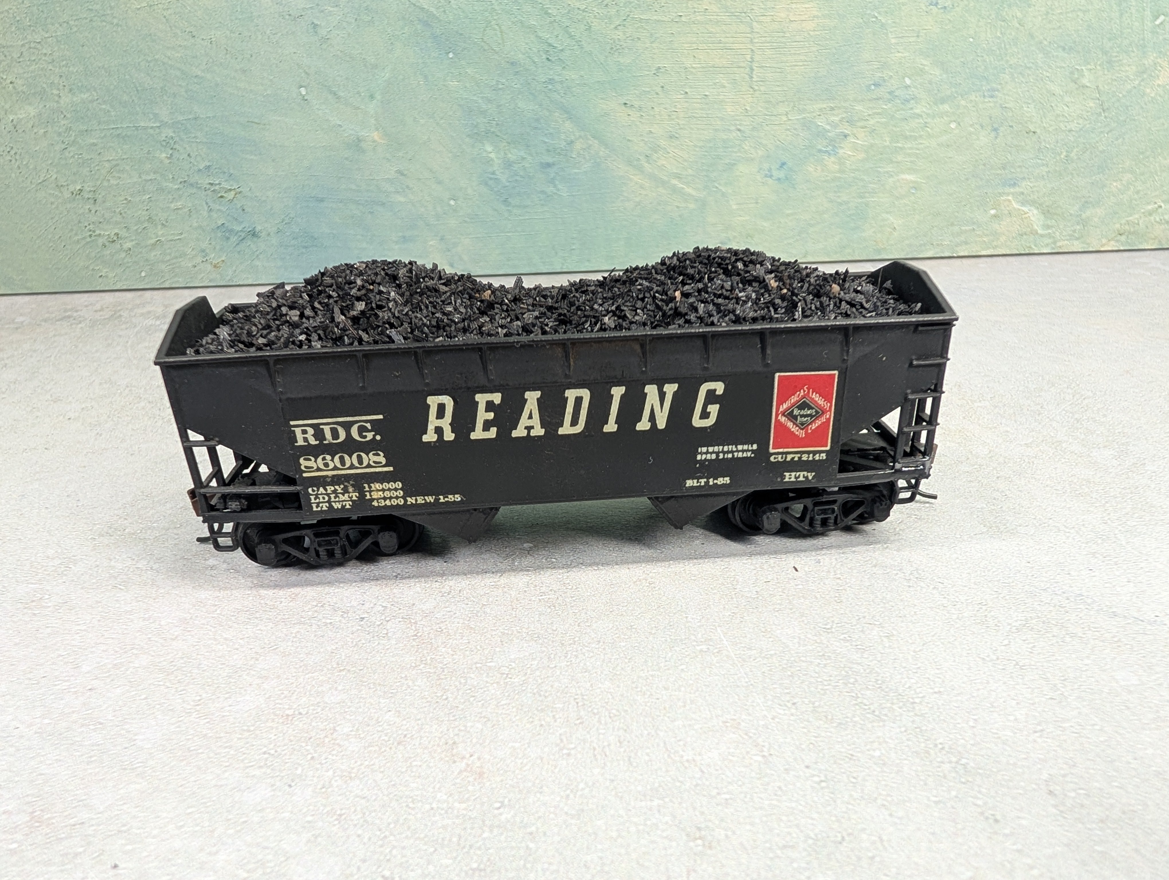 USED Athearn HO Scale 2 Bay Open Hopper Reading RDG #86008 w/ Coal Load, Decal