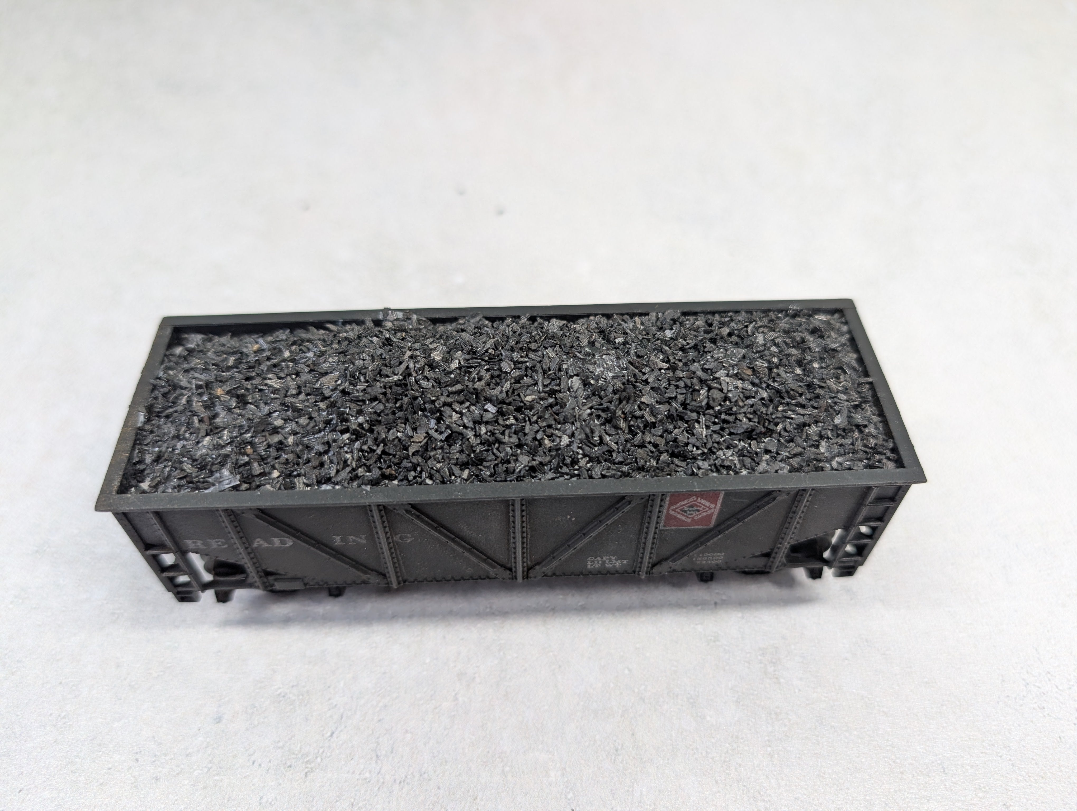USED Mantua HO Scale 2 Bay Open Hopper Reading Weathered w/ Coal Load