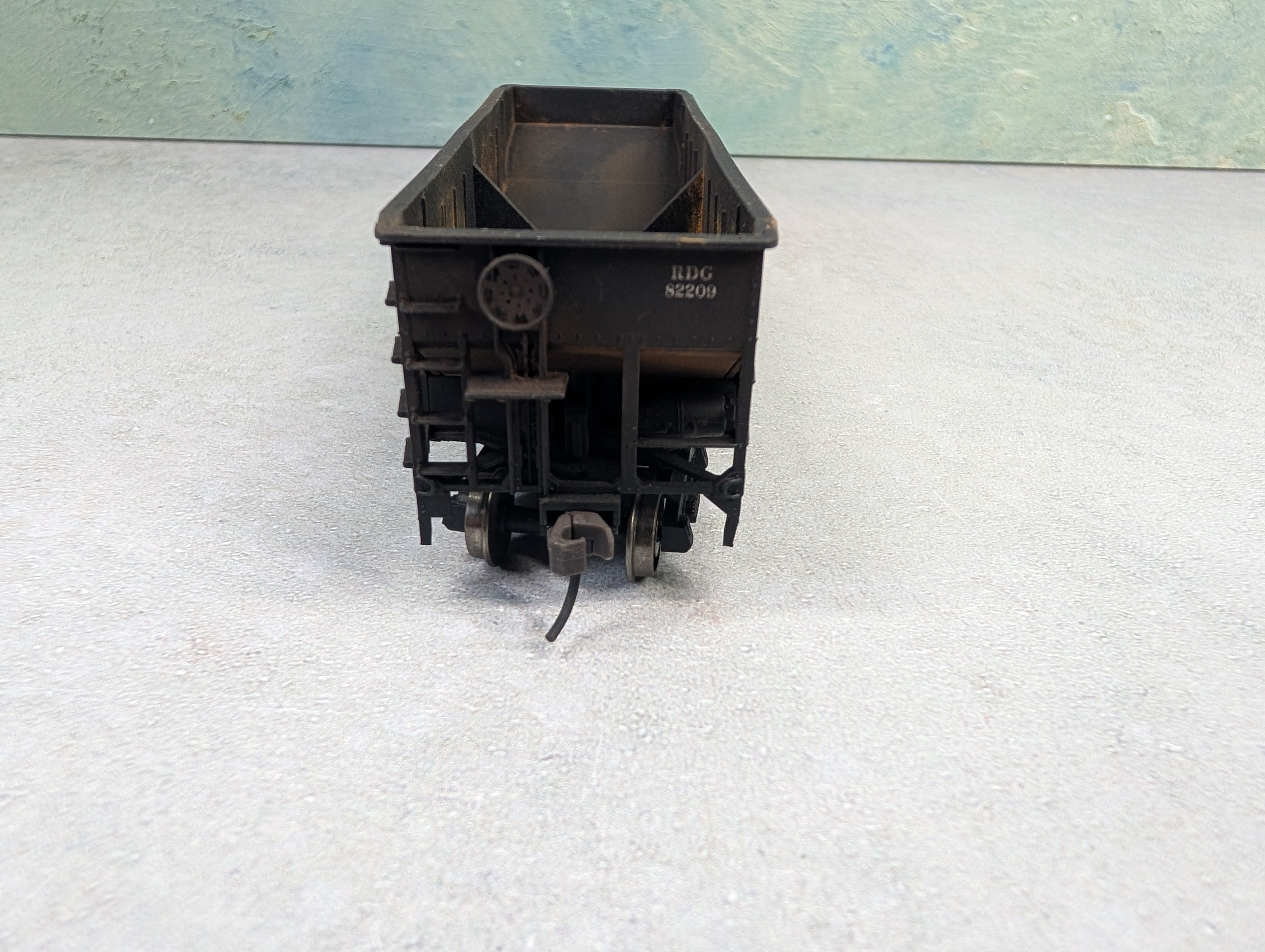 USED Atlas HO Scale 2 Bay Open Hopper Reading RDG #82209 Weathered