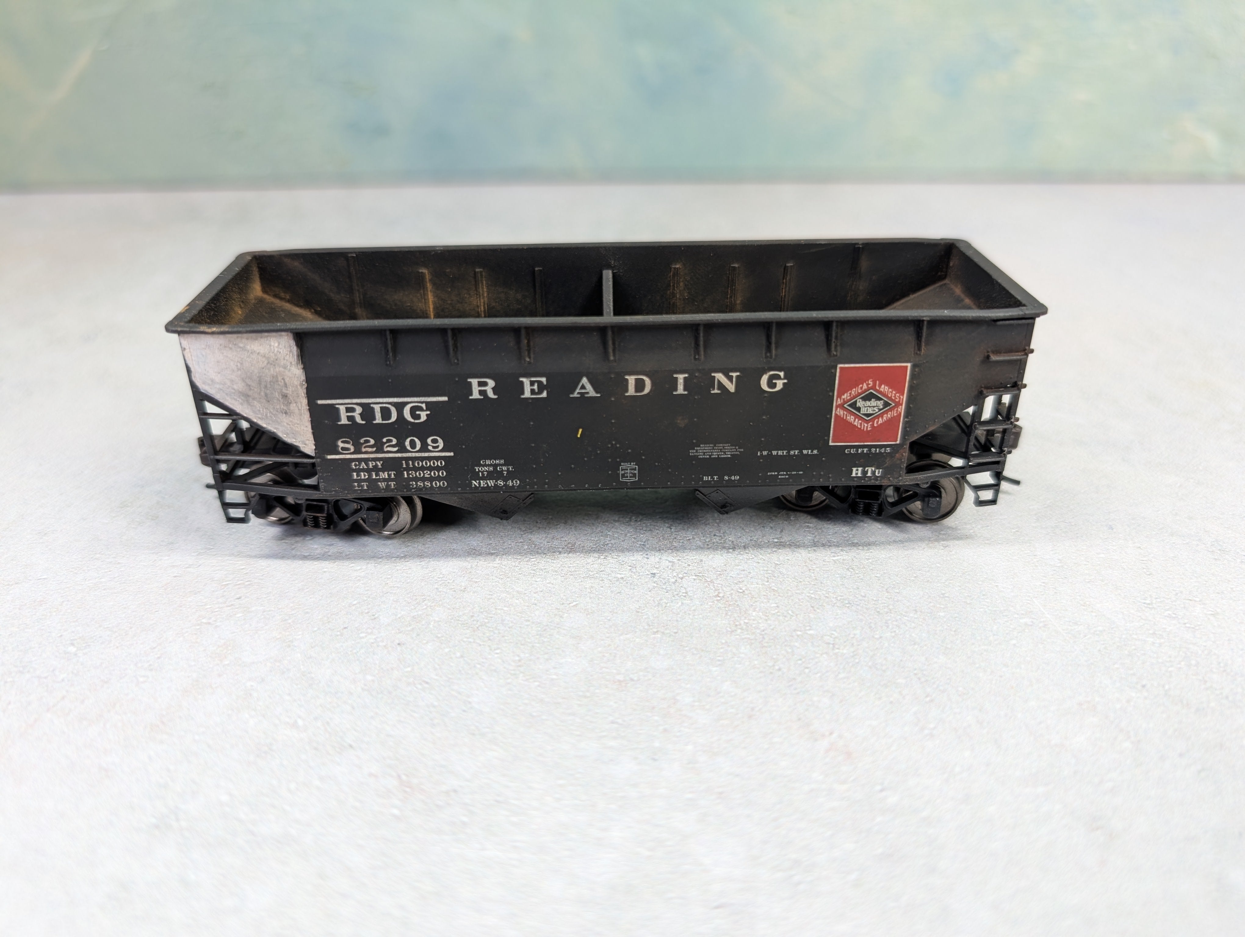 USED Atlas HO Scale 2 Bay Open Hopper Reading RDG #82209 Weathered