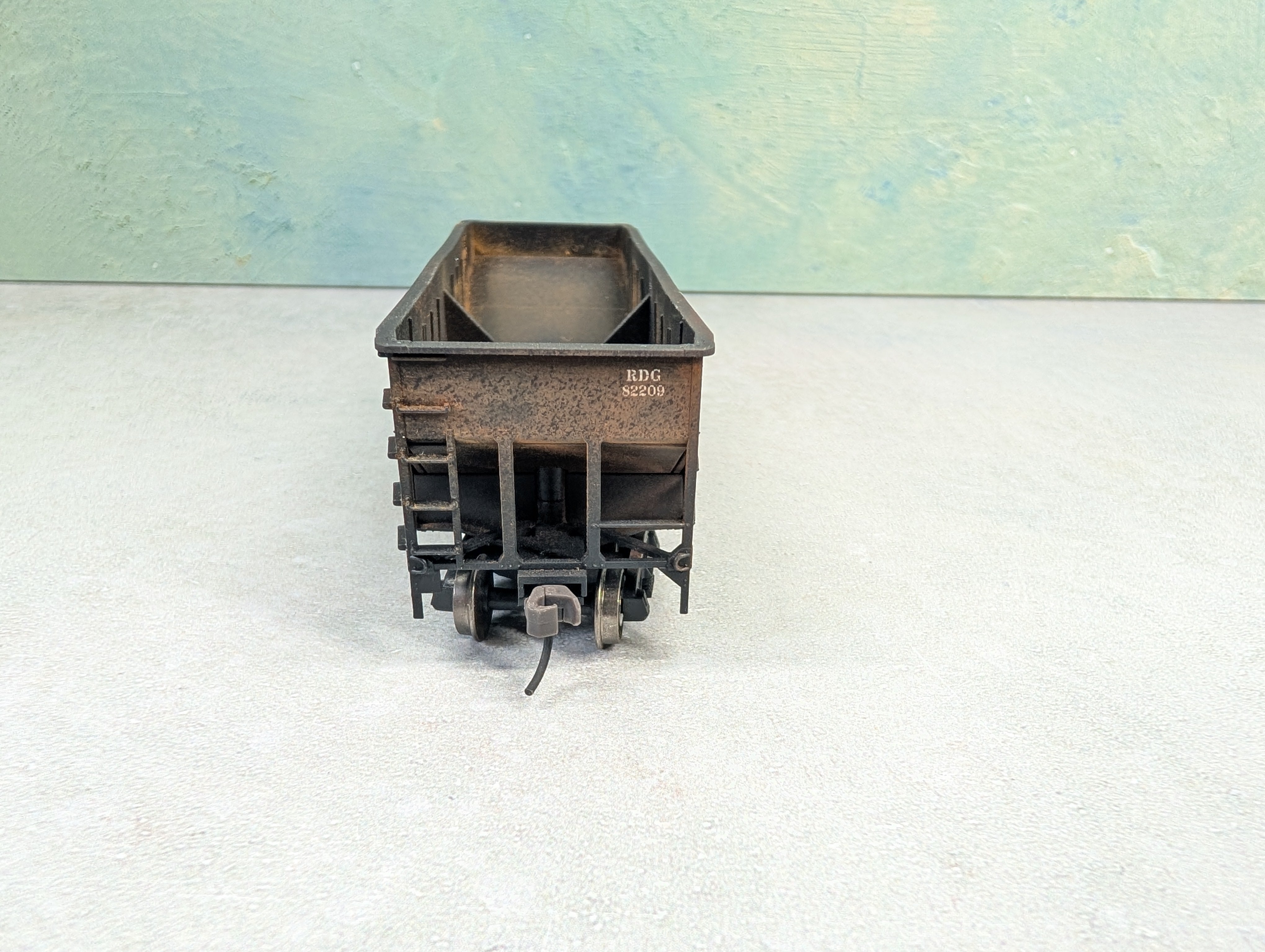 USED Atlas HO Scale 2 Bay Open Hopper Reading RDG #82209 Weathered