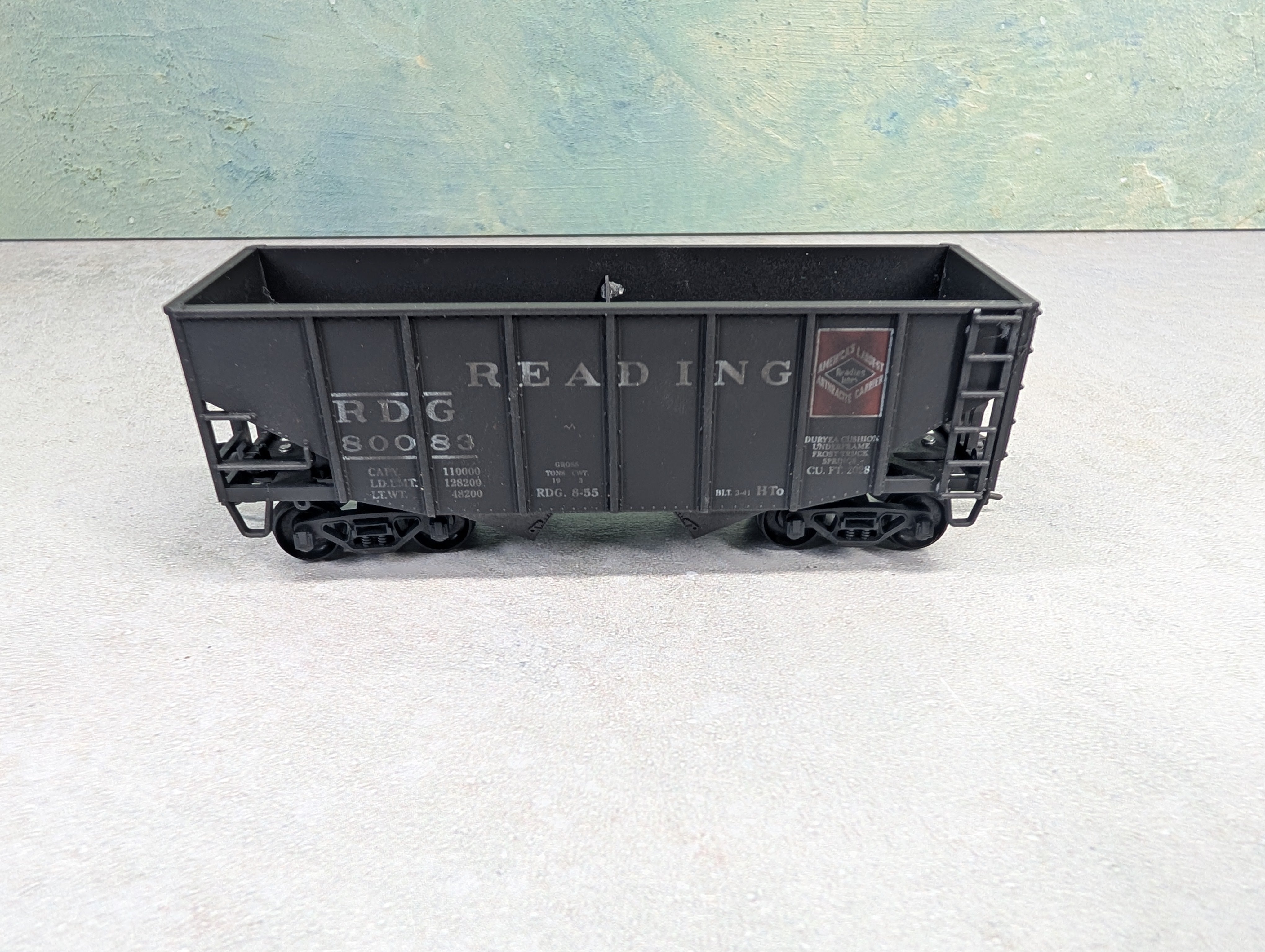 USED Stewart Hobbies HO Scale 2 Bay Open Hopper Reading RDG #80083 Weathered