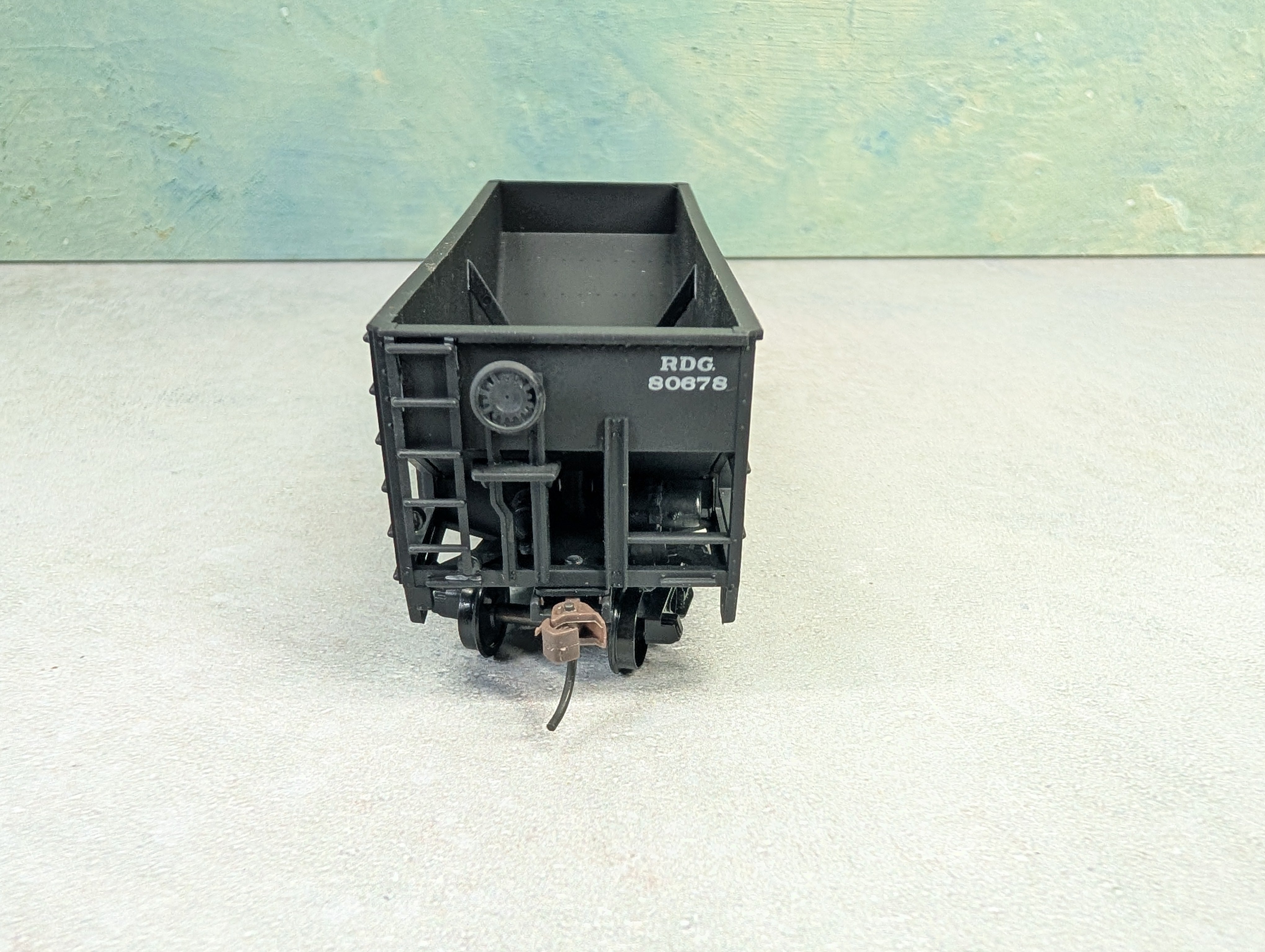 USED Stewart Hobbies HO Scale 2 Bay Open Hopper Reading RDG #80678 Weathered