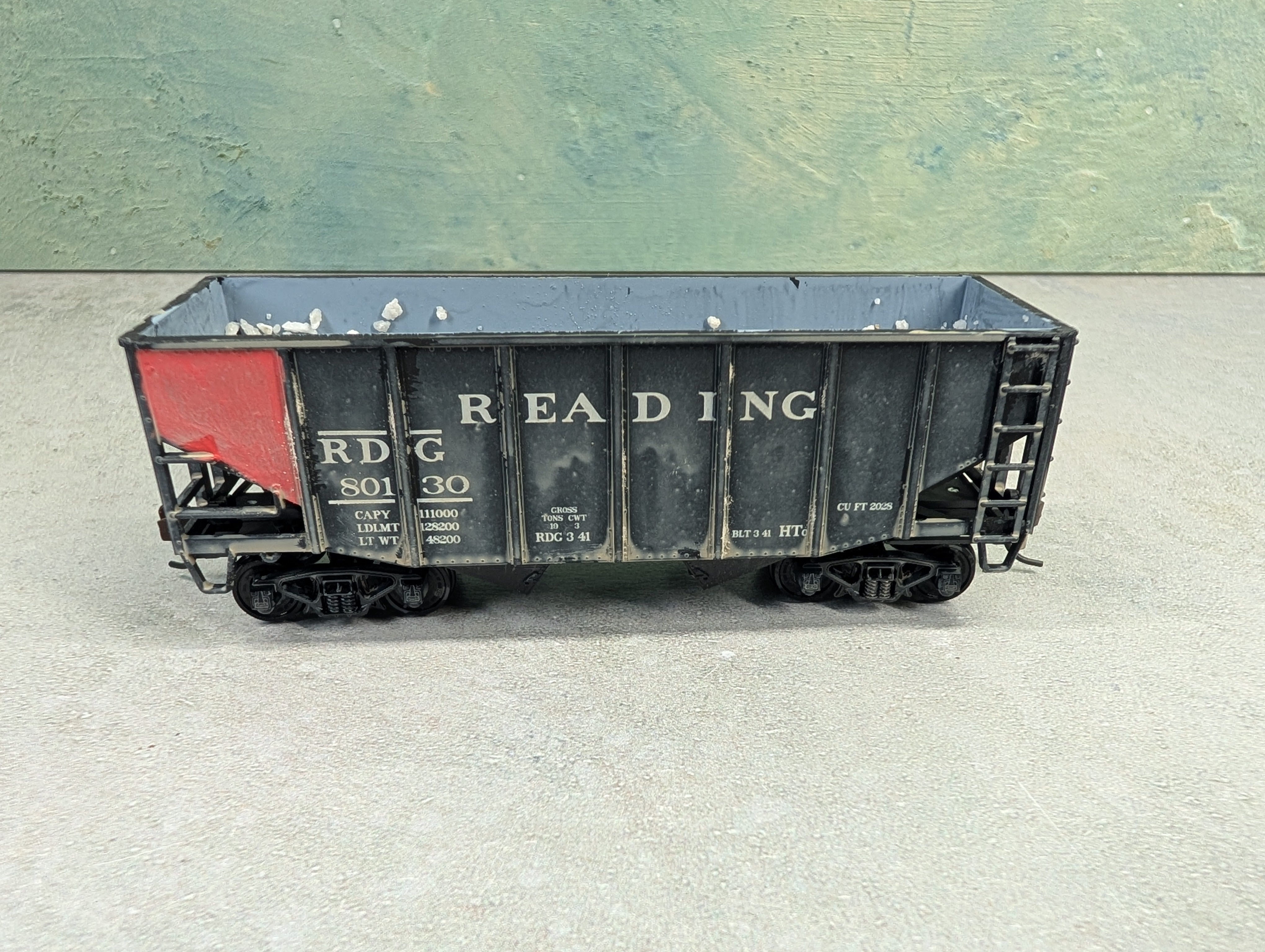 USED Stewart Hobbies HO Scale 2 Bay Open Hopper Reading RDG #80130 Weathered