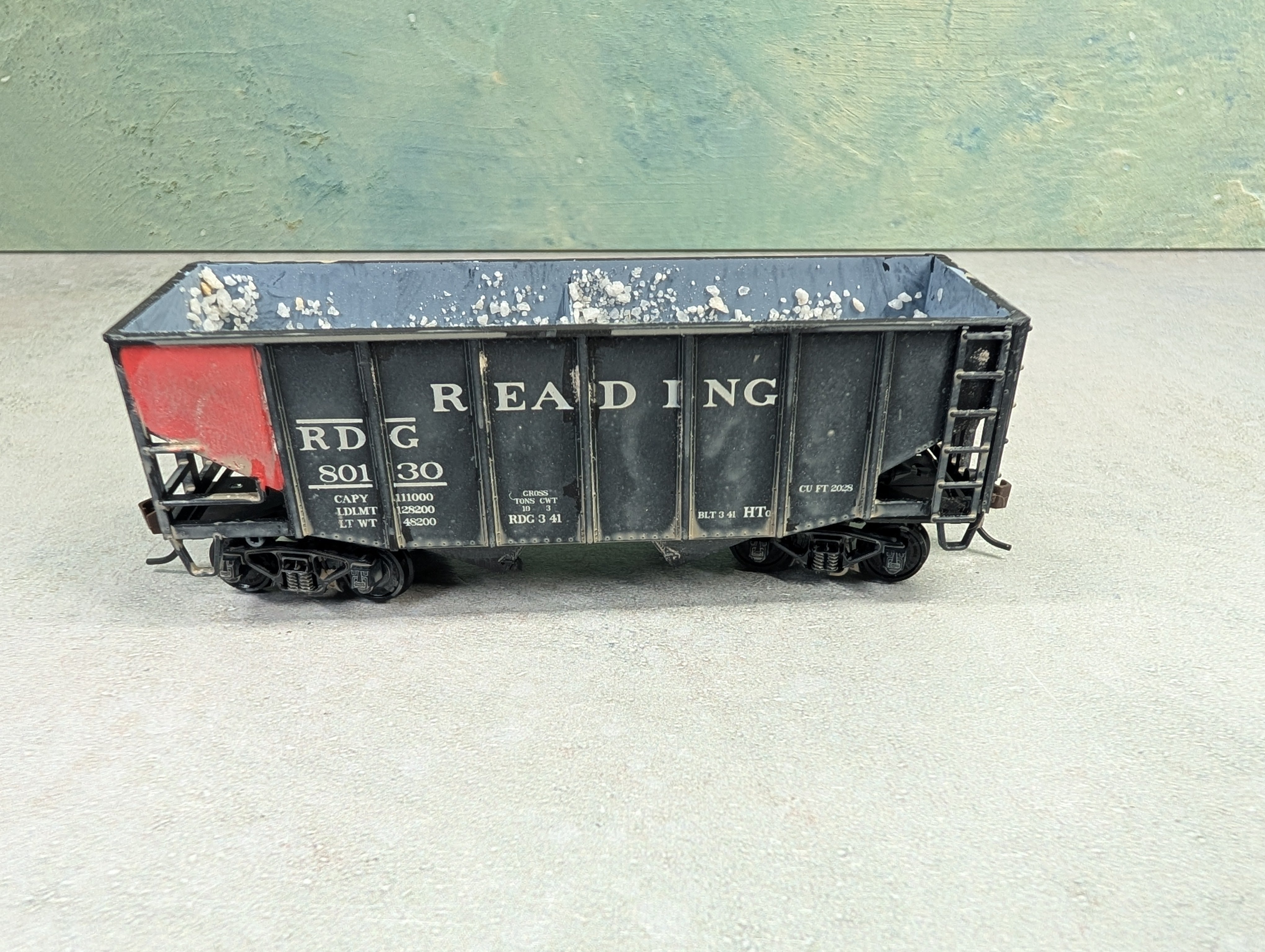 USED Stewart Hobbies HO Scale 2 Bay Open Hopper Reading RDG #80130 Weathered