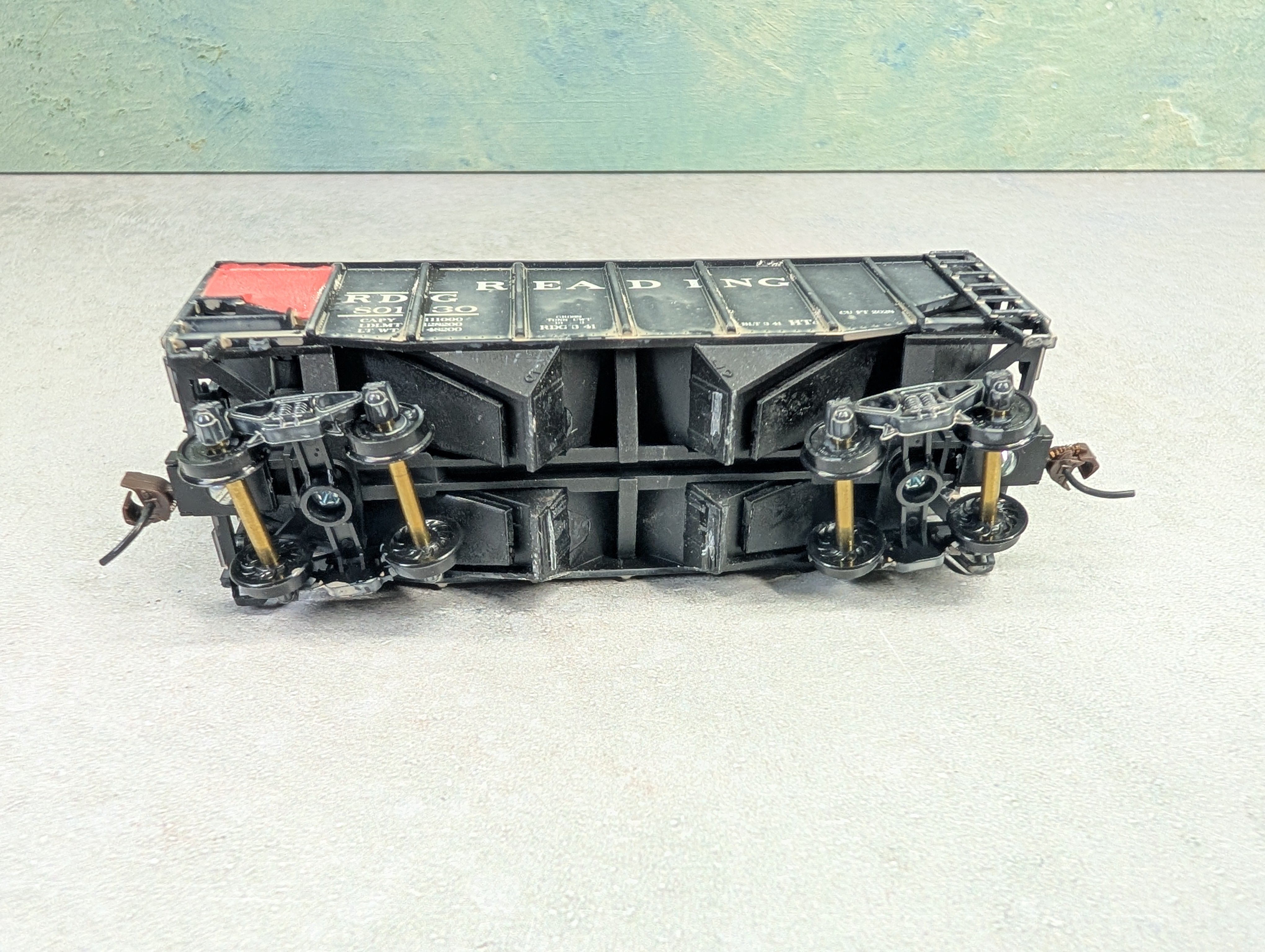 USED Stewart Hobbies HO Scale 2 Bay Open Hopper Reading RDG #80130 Weathered