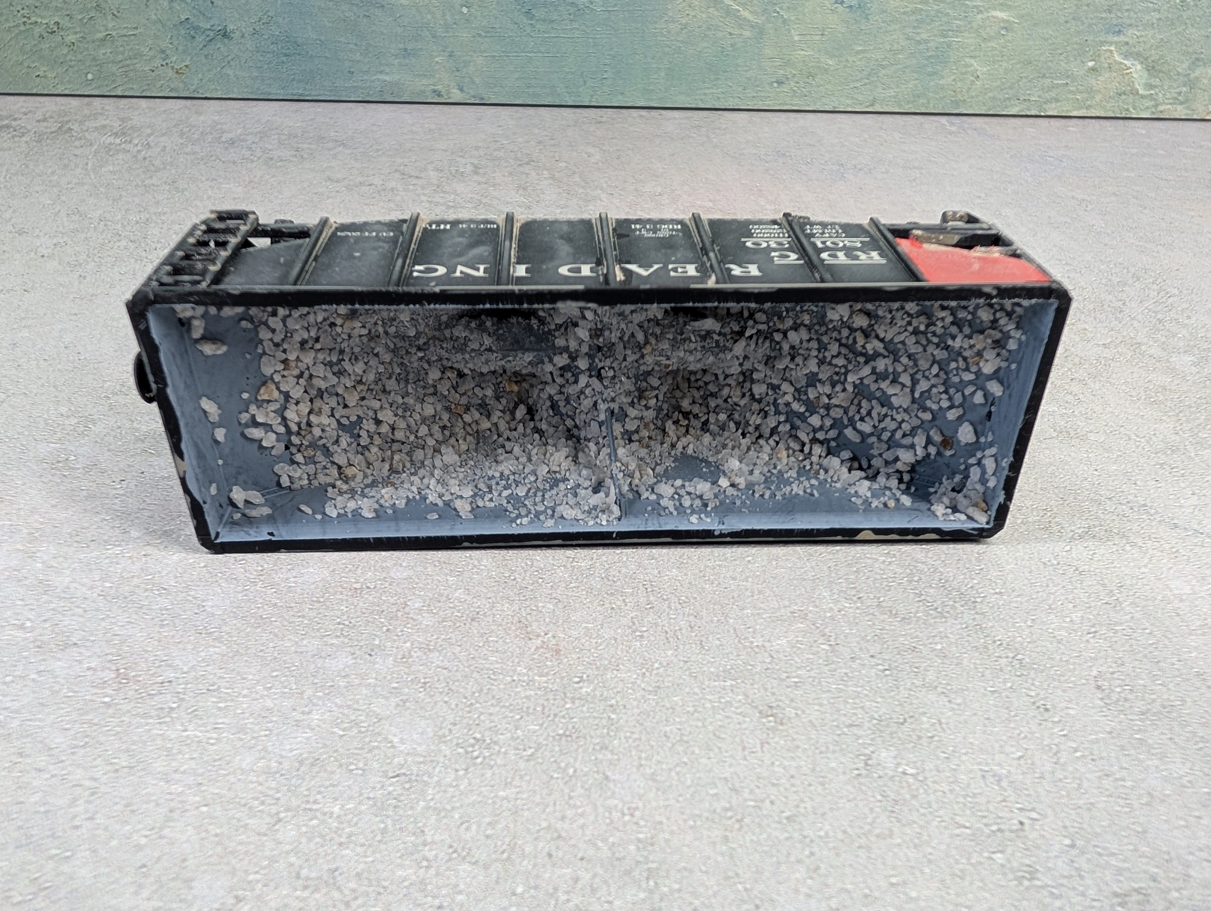 USED Stewart Hobbies HO Scale 2 Bay Open Hopper Reading RDG #80130 Weathered