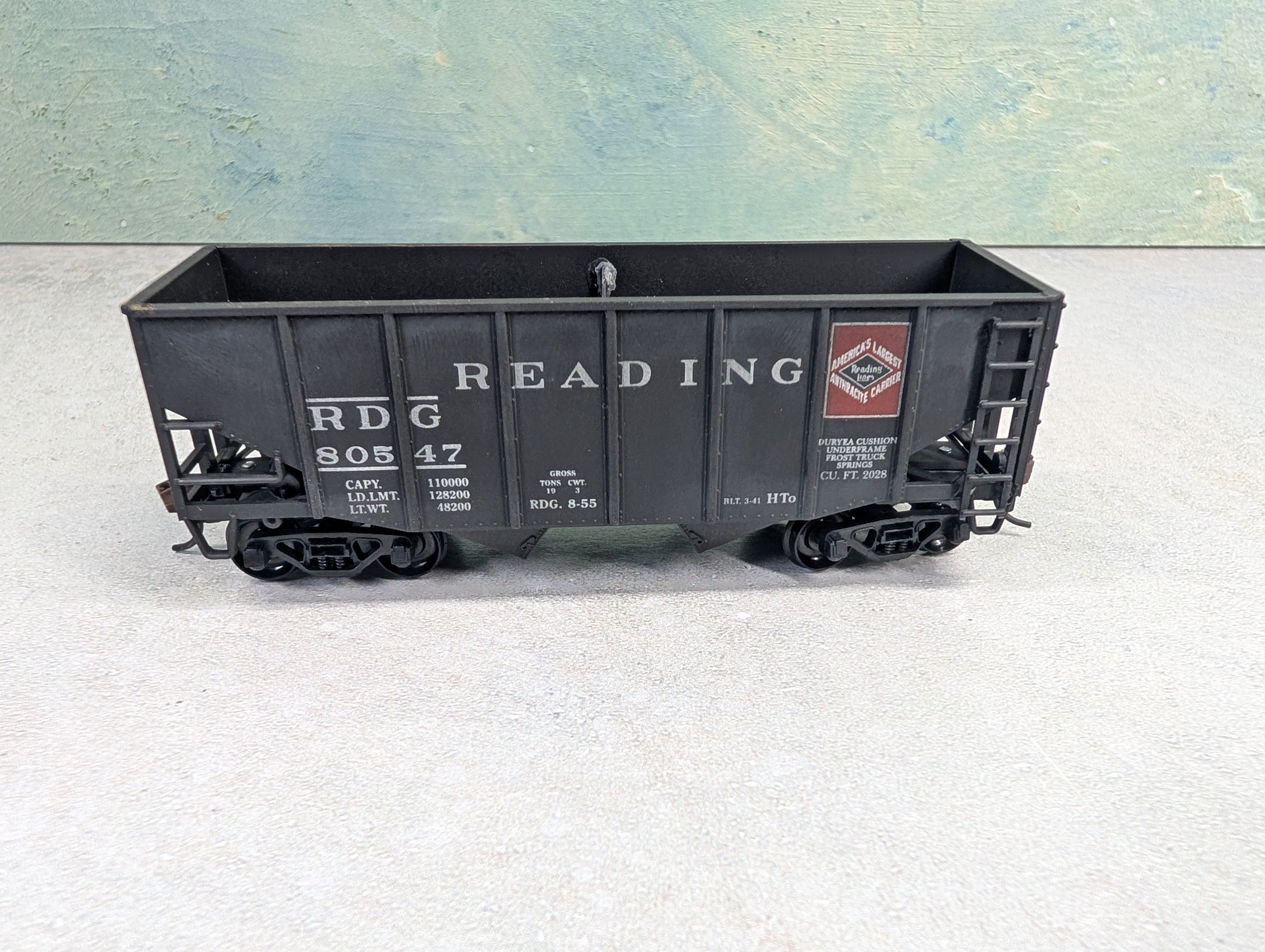 USED Stewart Hobbies HO Scale 2 Bay Open Hopper Reading RDG #80547 Weathered