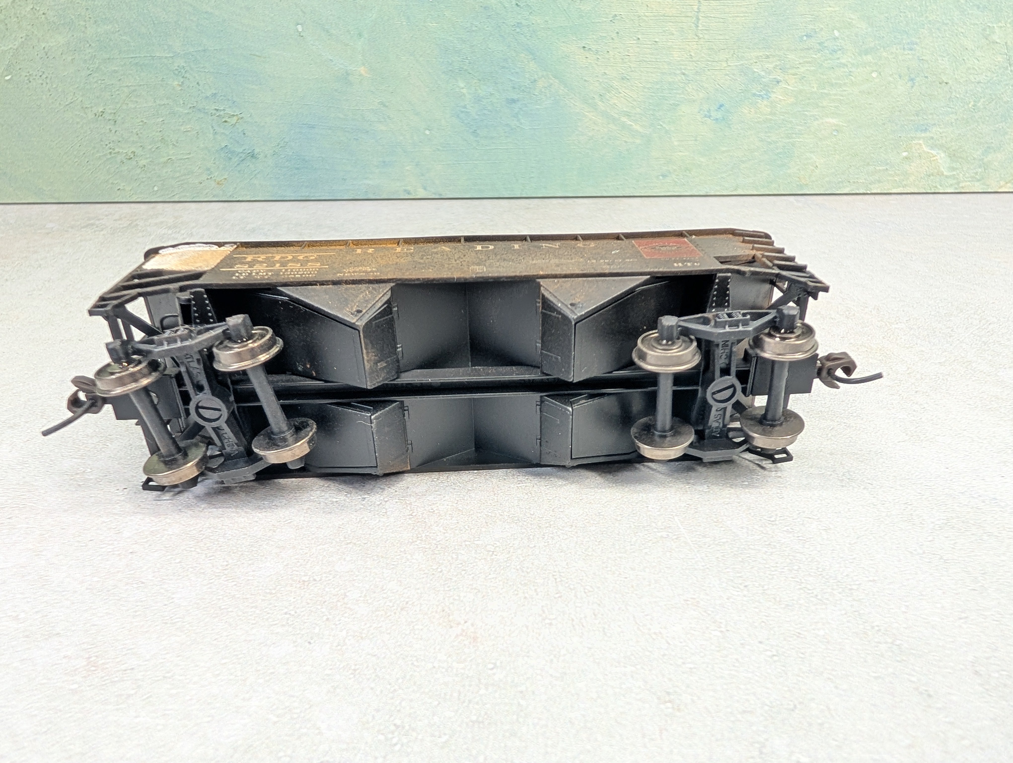 USED Atlas HO Scale 2 Bay Open Hopper Reading RDG #82188 Weathered