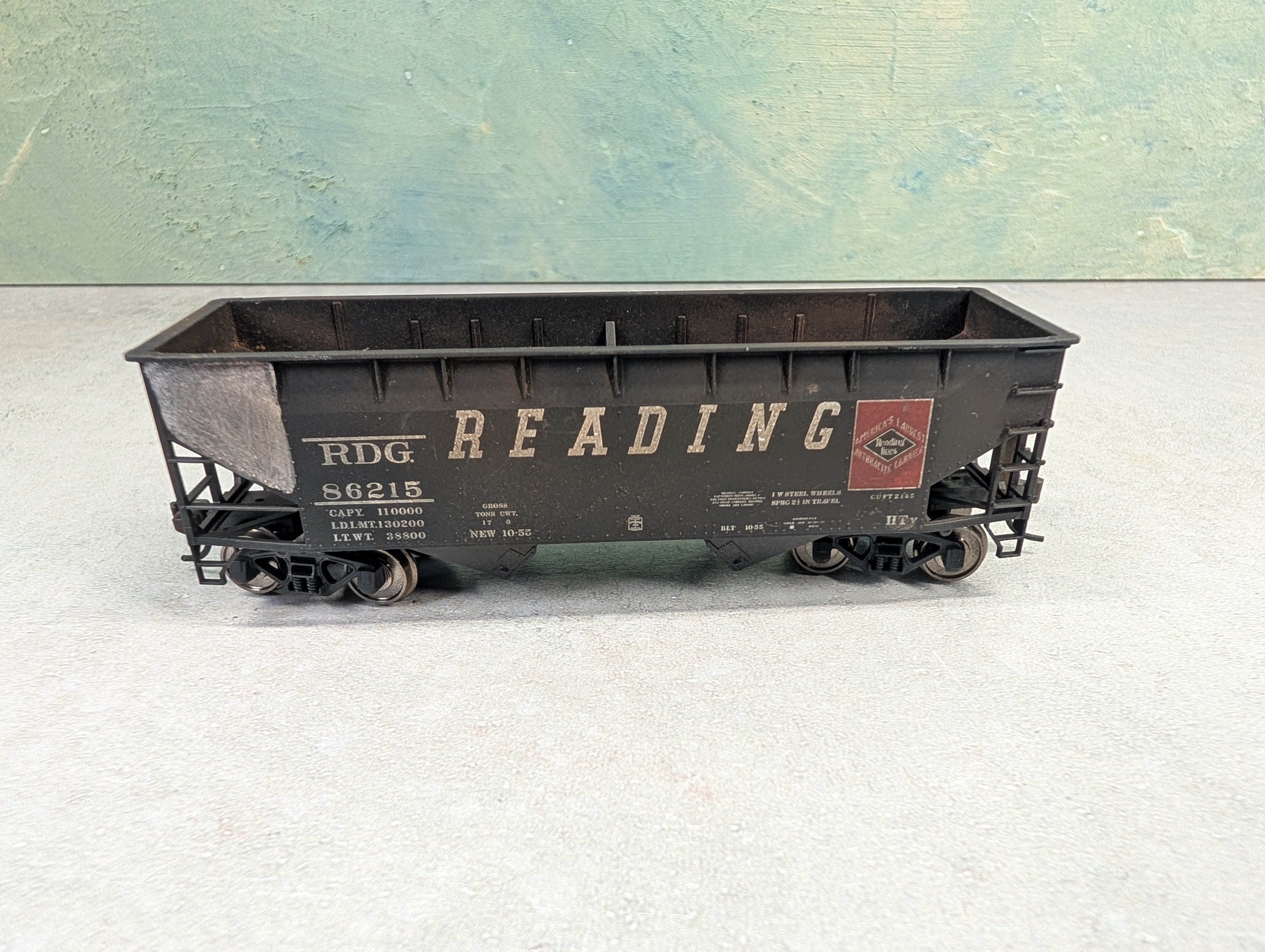 USED Atlas HO Scale 2 Bay Open Hopper Reading RDG #82615 Weathered