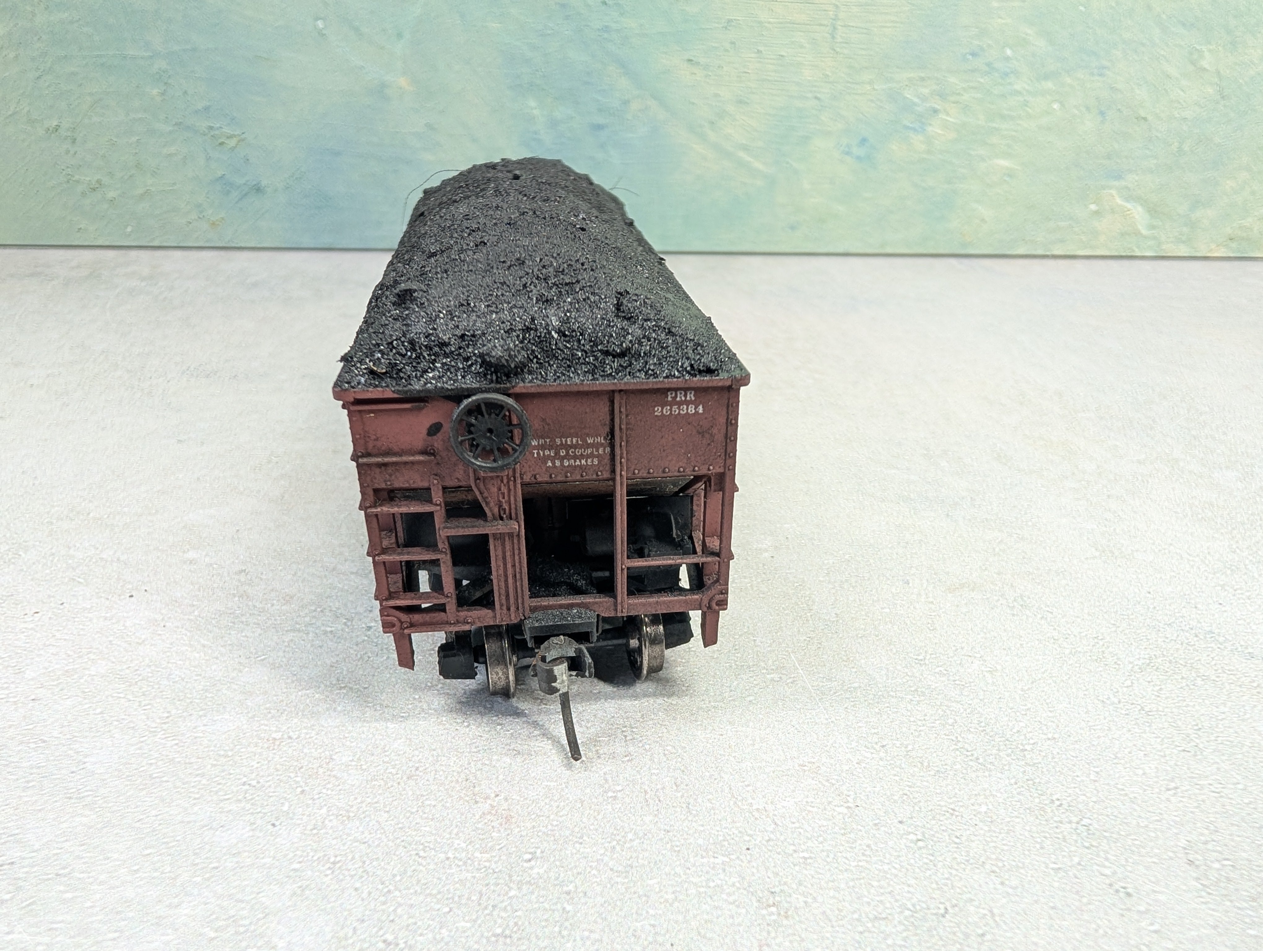USED Athearn HO Scale 2 Bay Open Hopper Pennsylvania PRR #265384 Weathered w/ Coal Load