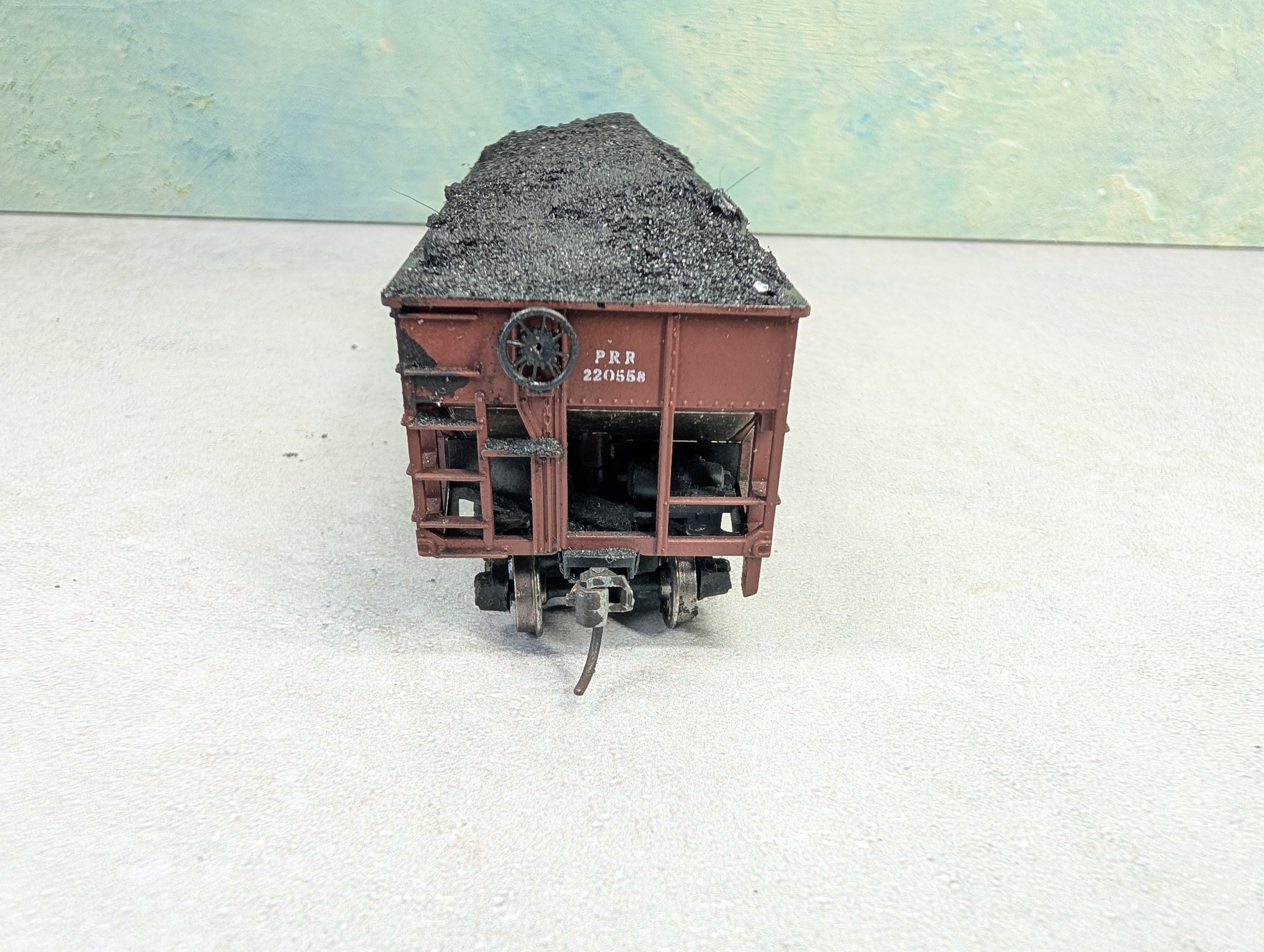 USED Athearn HO Scale 2 Bay Open Hopper Pennsylvania PRR #220558 Weathered w/ Coal Load