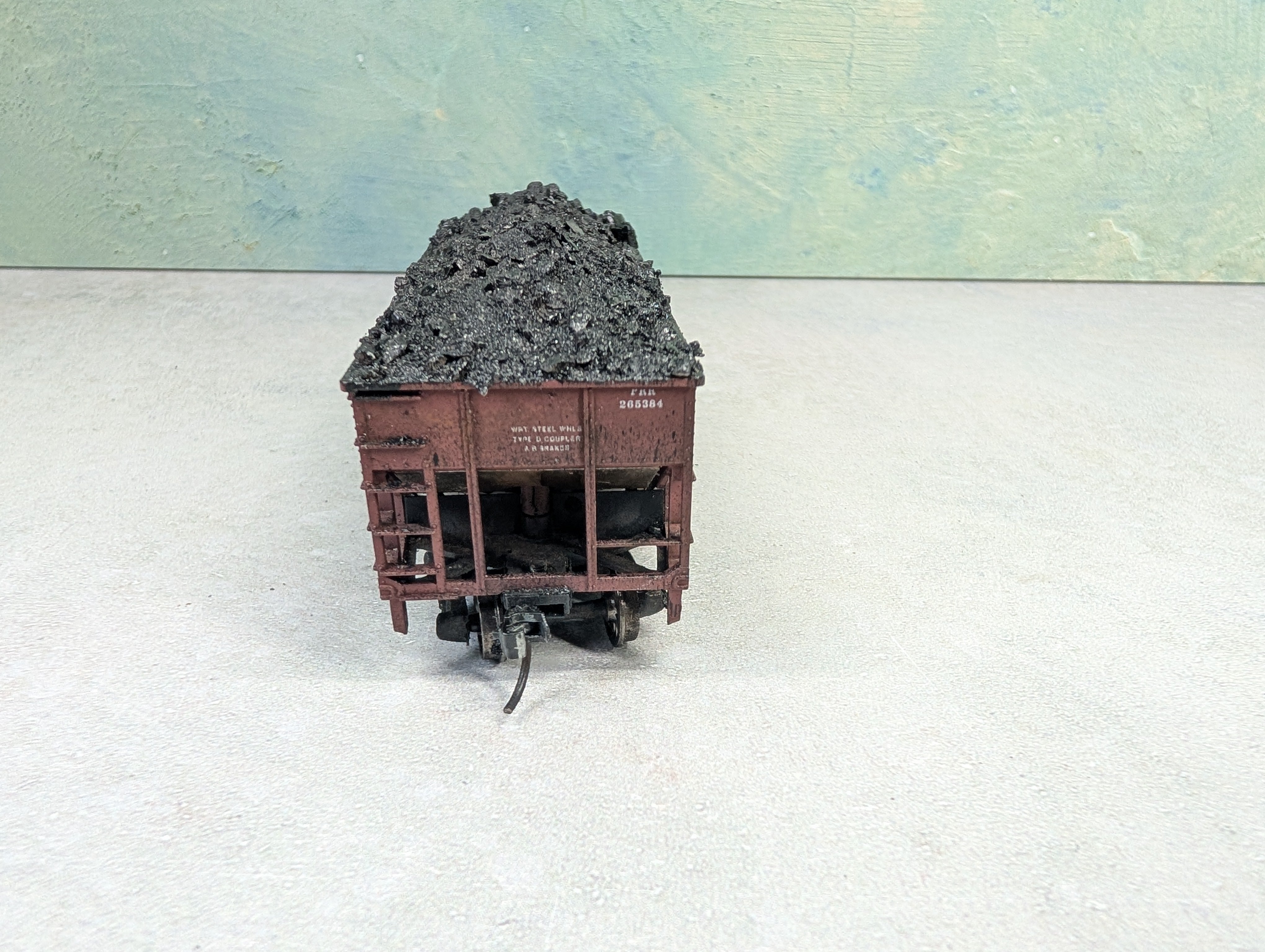 USED Athearn HO Scale 2 Bay Open Hopper Pennsylvania PRR #265384 Weathered w/ Coal Load