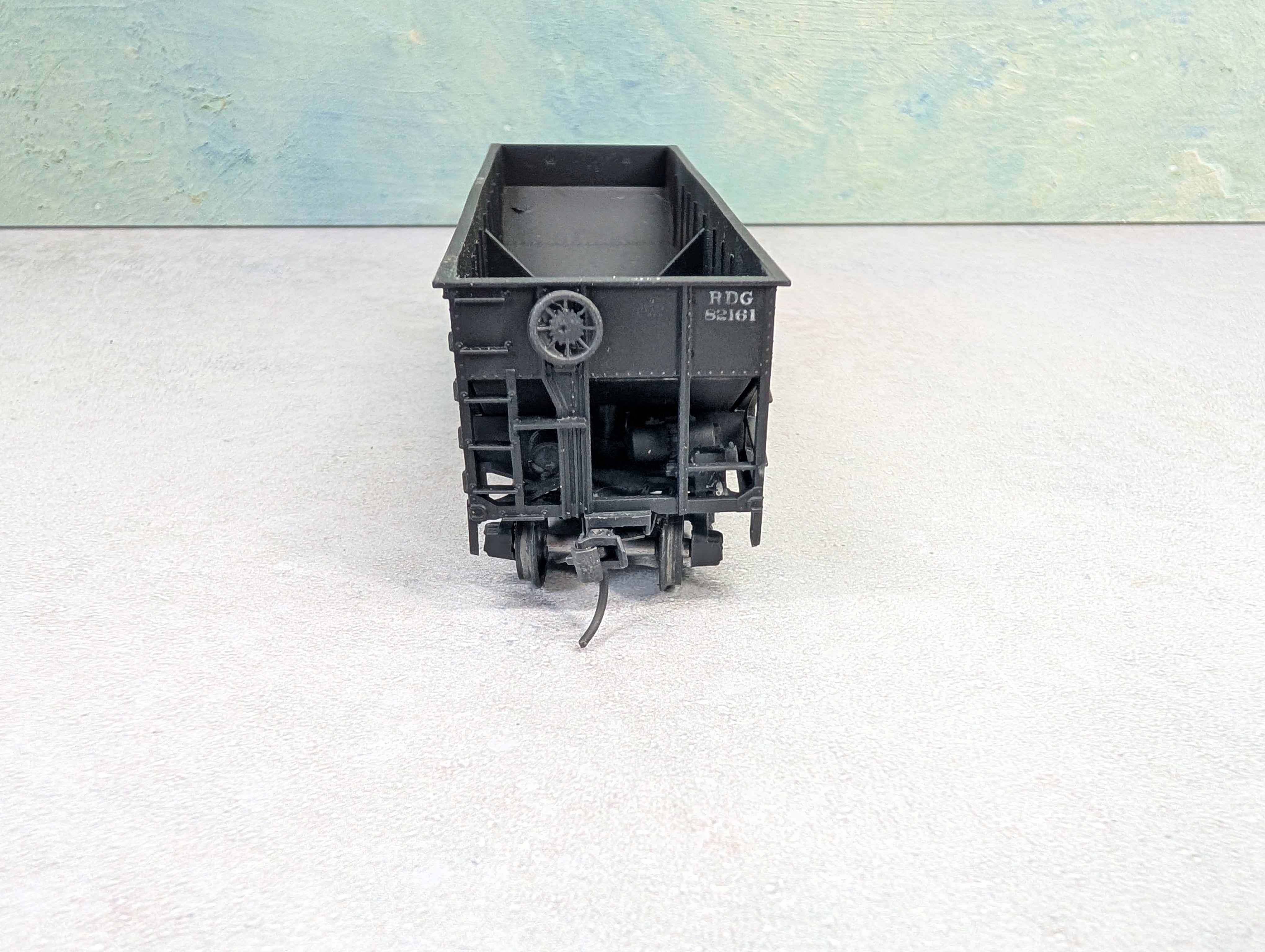 USED Athearn HO Scale 2 Bay Open Hopper Reading RDG #82161 Weathered