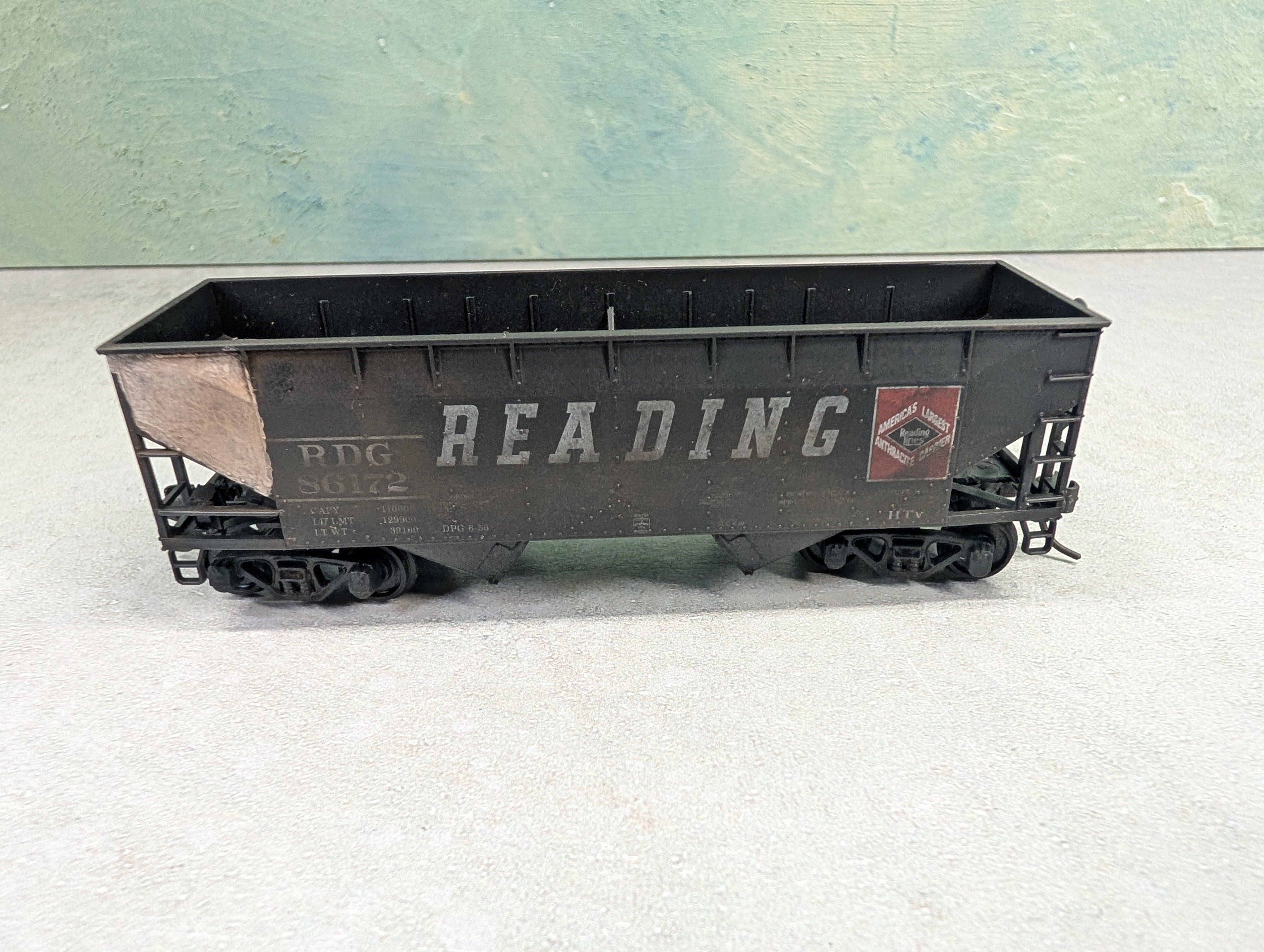 USED Athearn HO Scale 2 Bay Open Hopper Reading RDG #86172 Weathered
