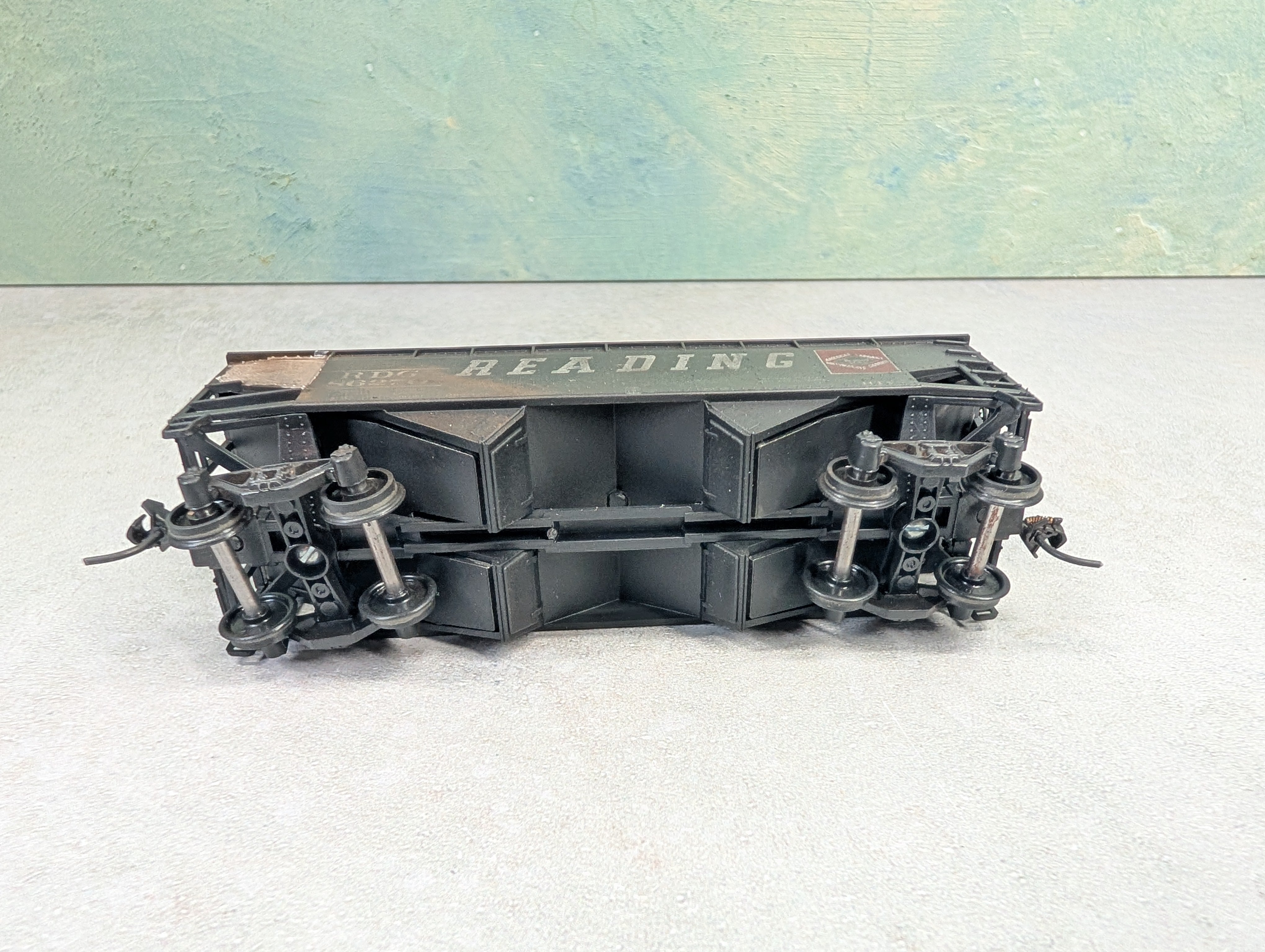 USED Athearn HO Scale 2 Bay Open Hopper Reading RDG #86270 Weathered