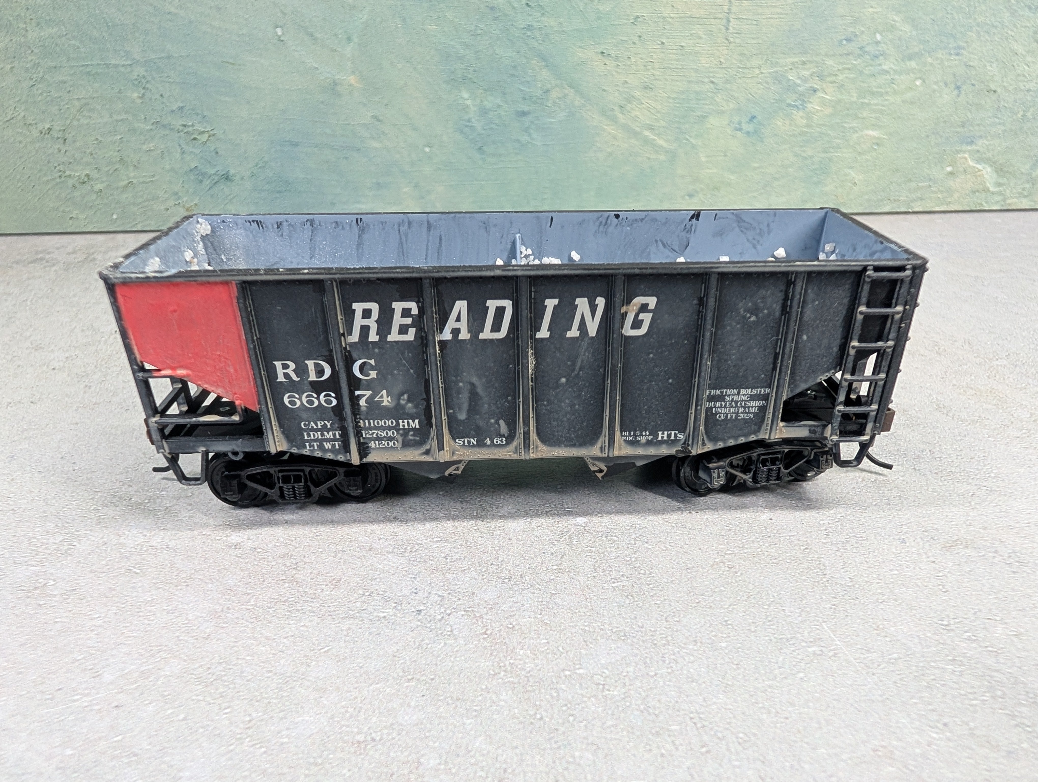 USED Stewart Hobbies HO Scale 2 Bay Open Hopper Reading RDG #66674 Weathered