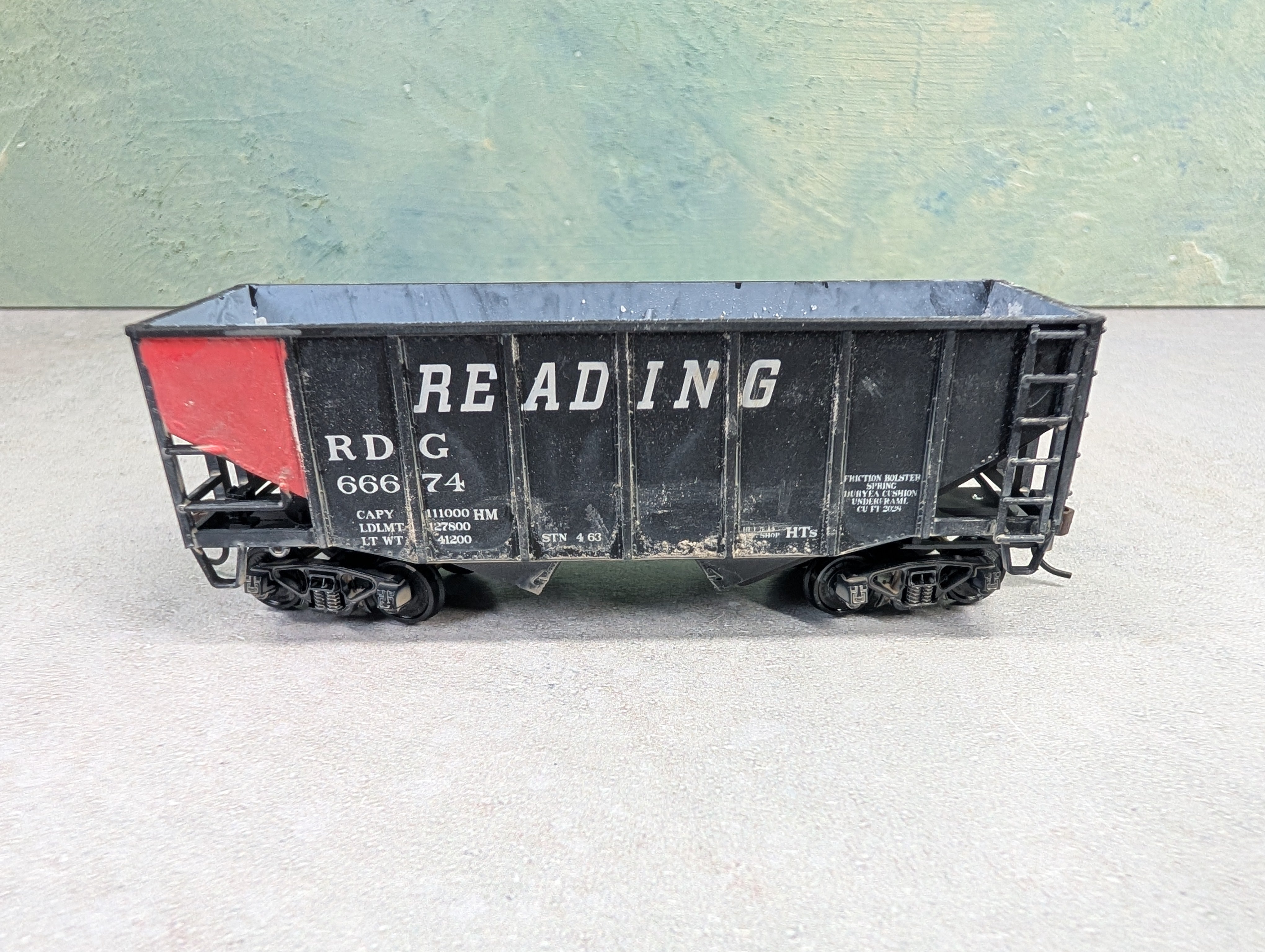 USED Stewart Hobbies HO Scale 2 Bay Open Hopper Reading RDG #66674 Weathered