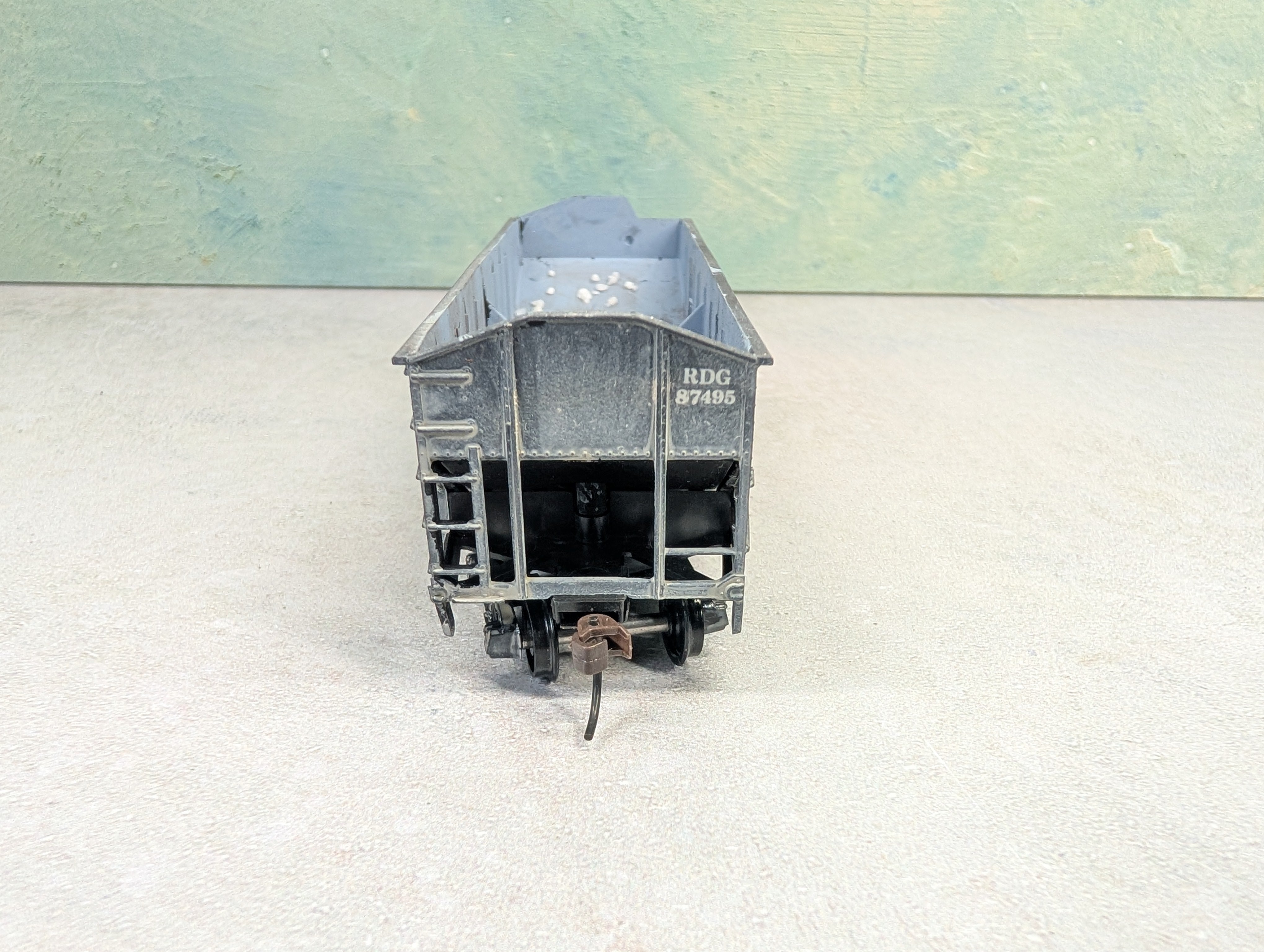 USED Athearn HO Scale 2 Bay Open Hopper Reading RDG #87495 Weathered