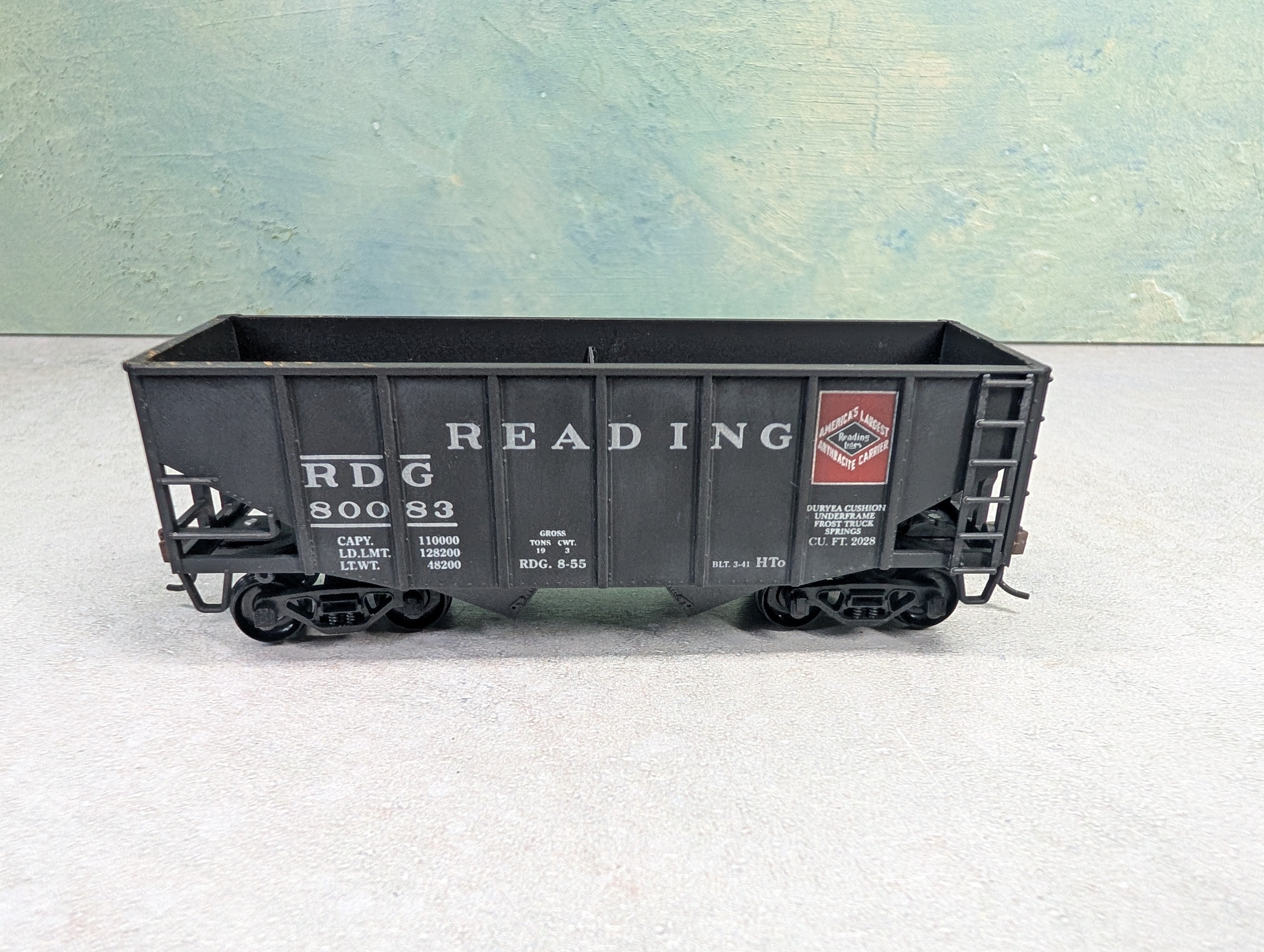USED Stewart Hobbies HO Scale 2 Bay Open Hopper Reading RDG #80083 Weathered