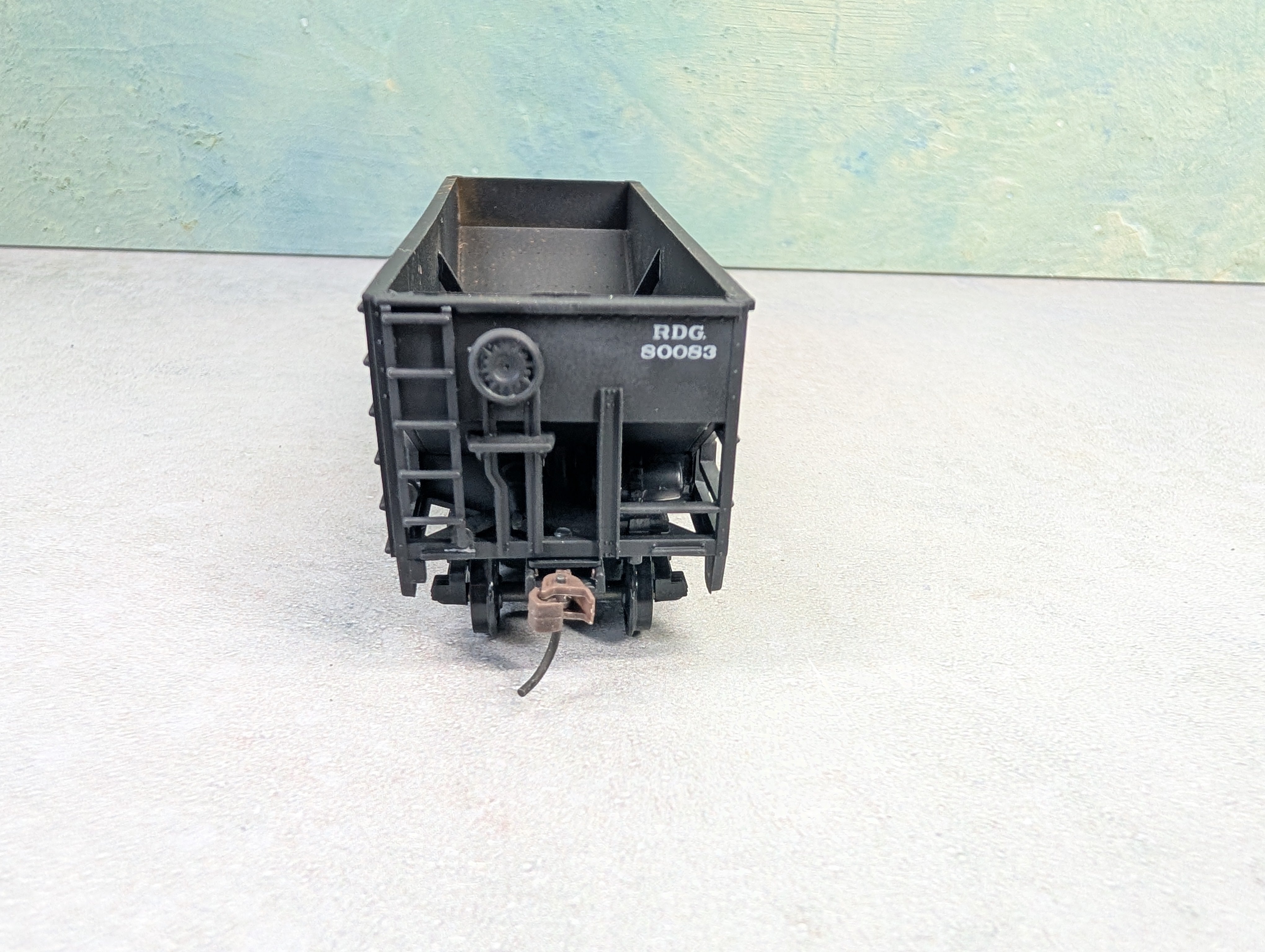 USED Stewart Hobbies HO Scale 2 Bay Open Hopper Reading RDG #80083 Weathered