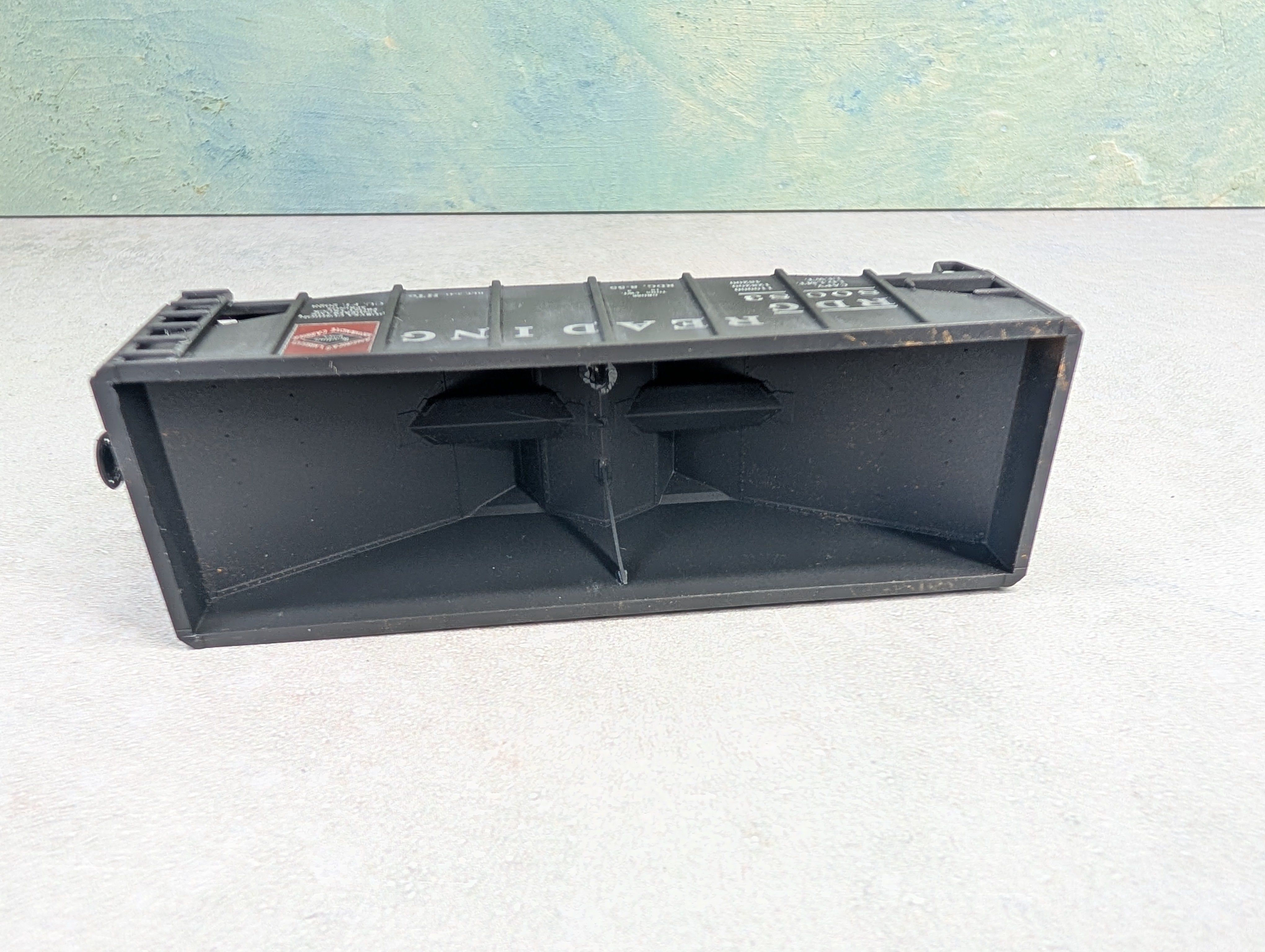 USED Stewart Hobbies HO Scale 2 Bay Open Hopper Reading RDG #80083 Weathered