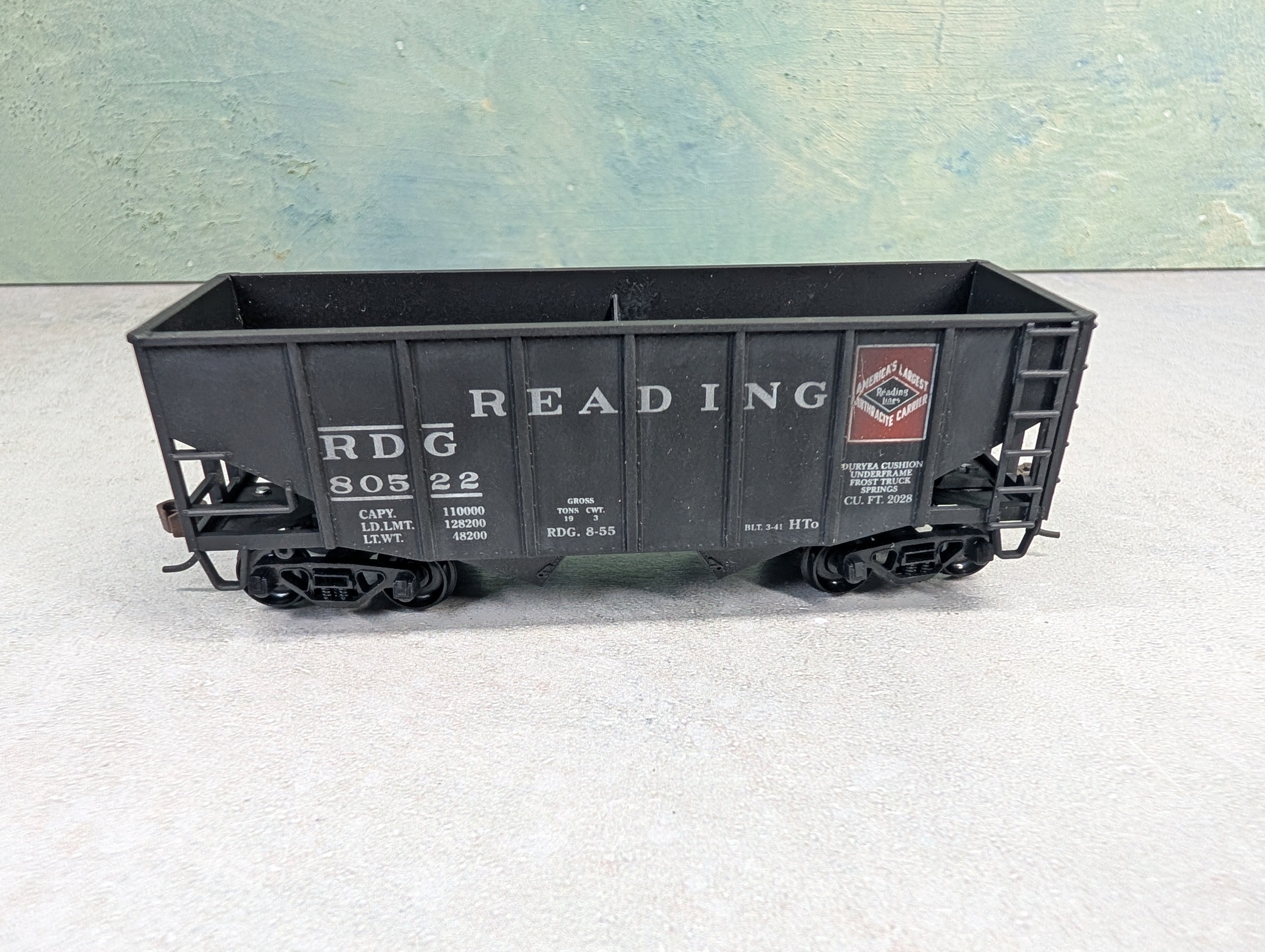 USED Stewart Hobbies HO Scale 2 Bay Open Hopper Reading RDG #80522 Weathered