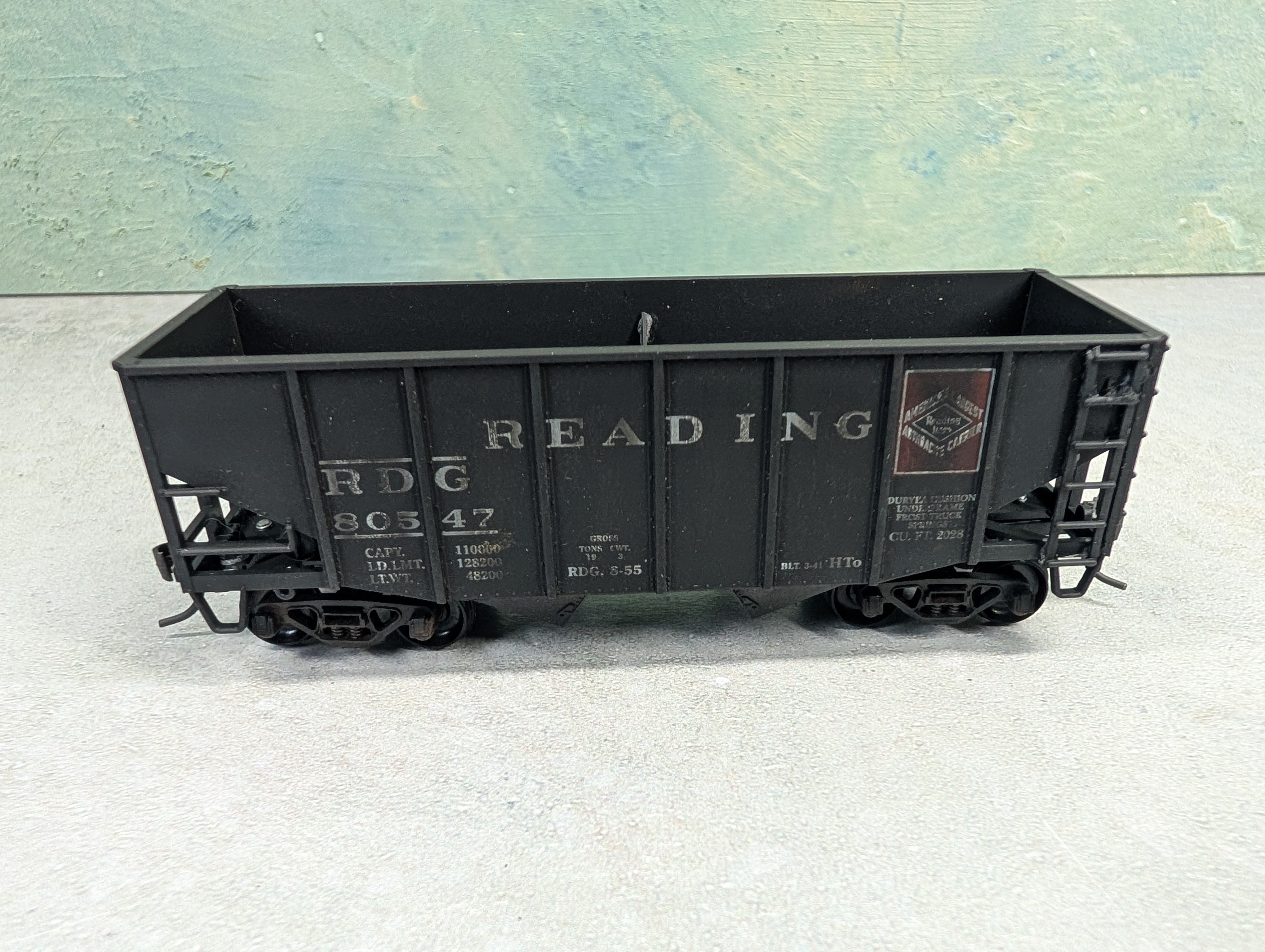 USED Stewart Hobbies HO Scale 2 Bay Open Hopper Reading RDG #80547 Weathered