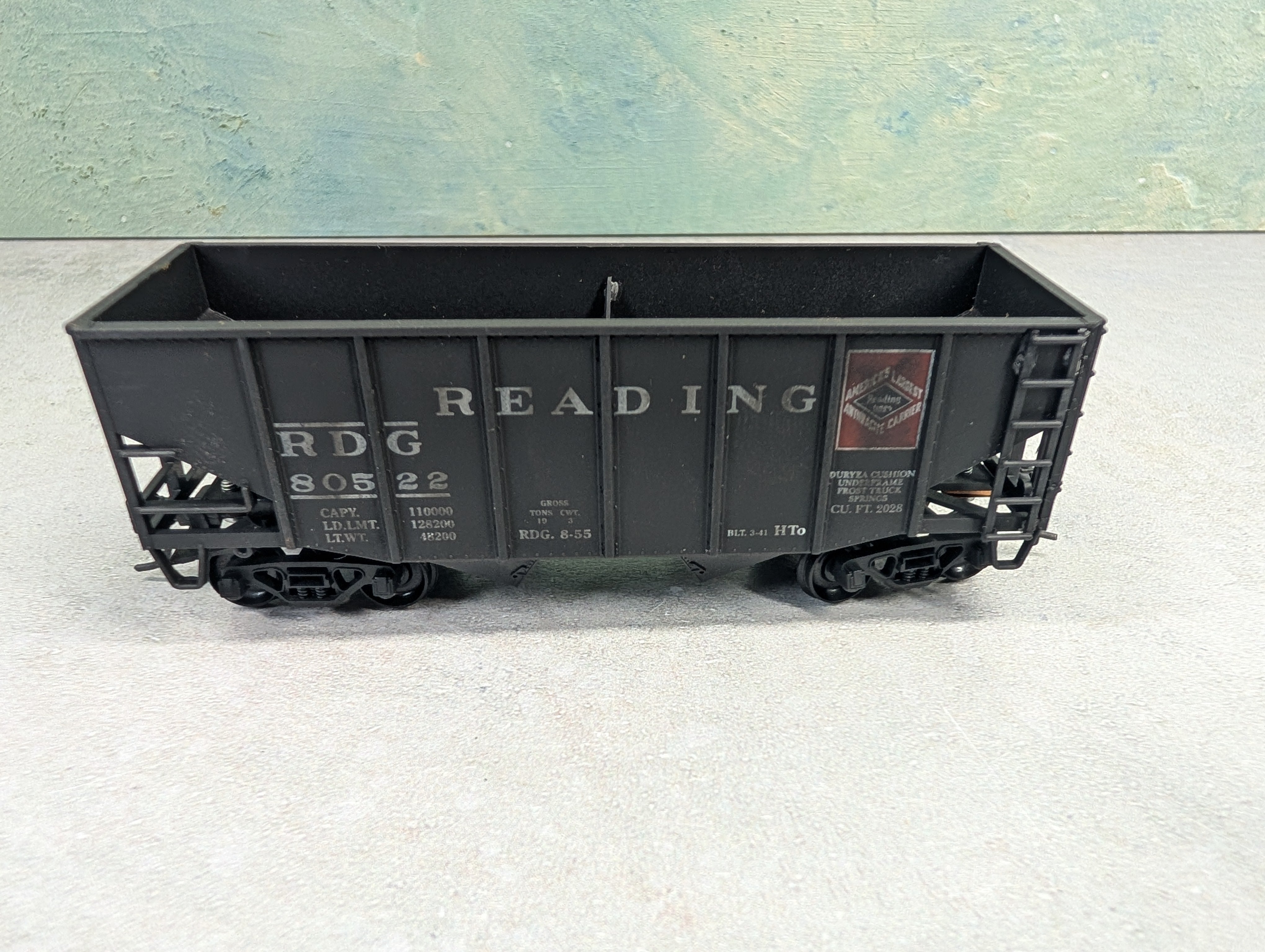 USED Stewart Hobbies HO Scale 2 Bay Open Hopper Reading RDG #80522 Weathered