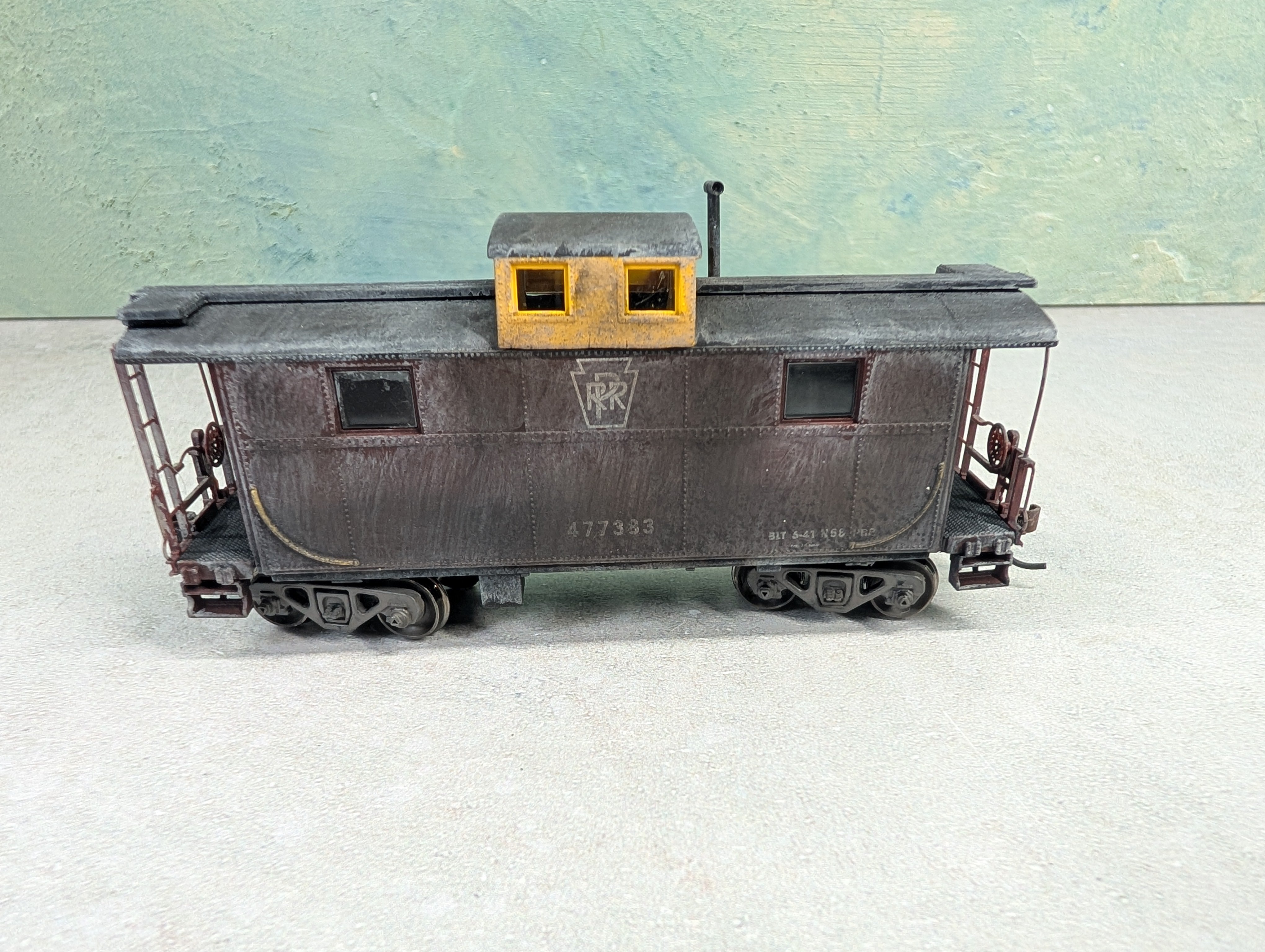 USED Athearn 74365 HO Scale 2 Window Caboose Pennsylvania #477383 Weathered