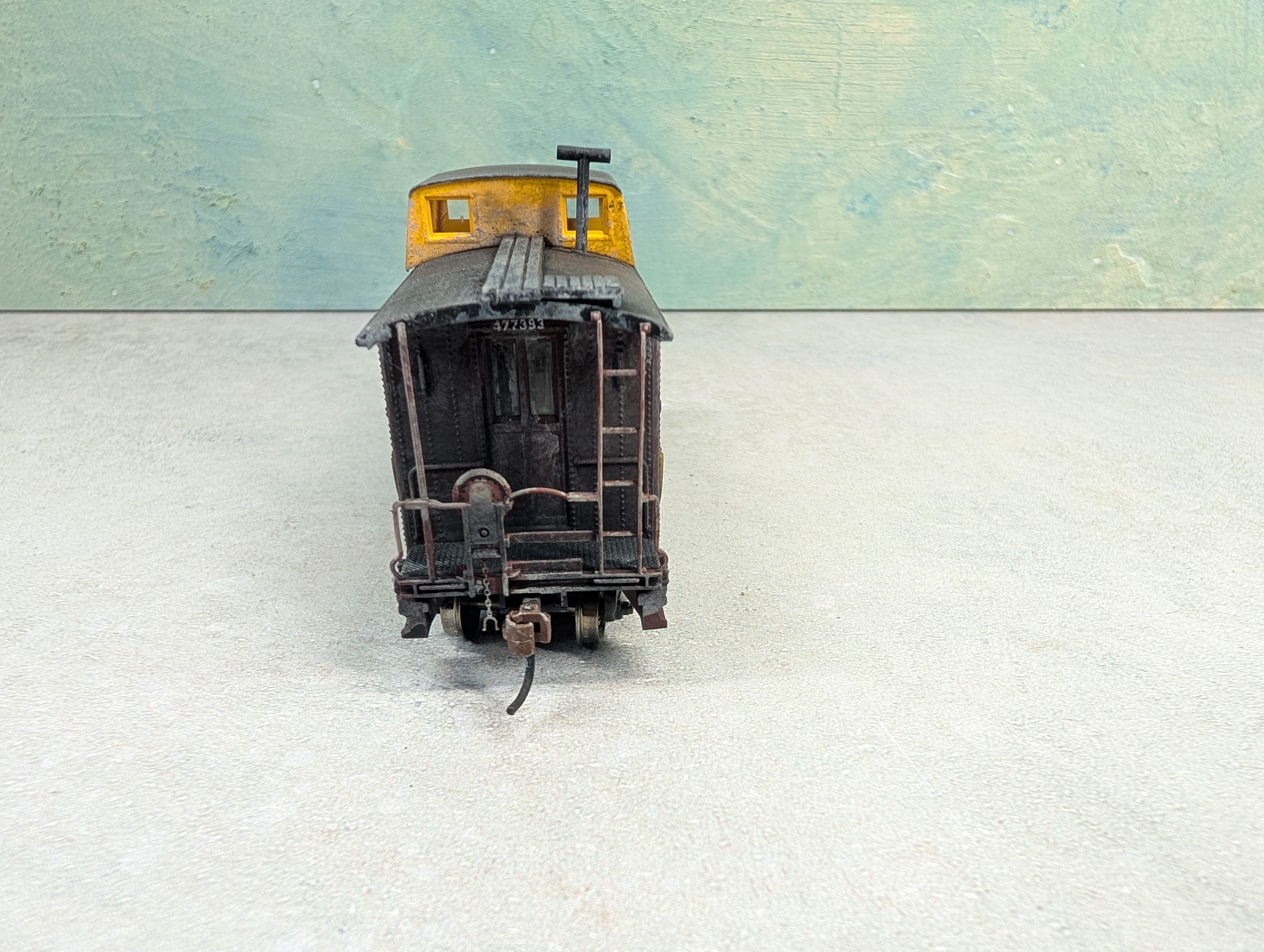 USED Athearn 74365 HO Scale 2 Window Caboose Pennsylvania #477383 Weathered