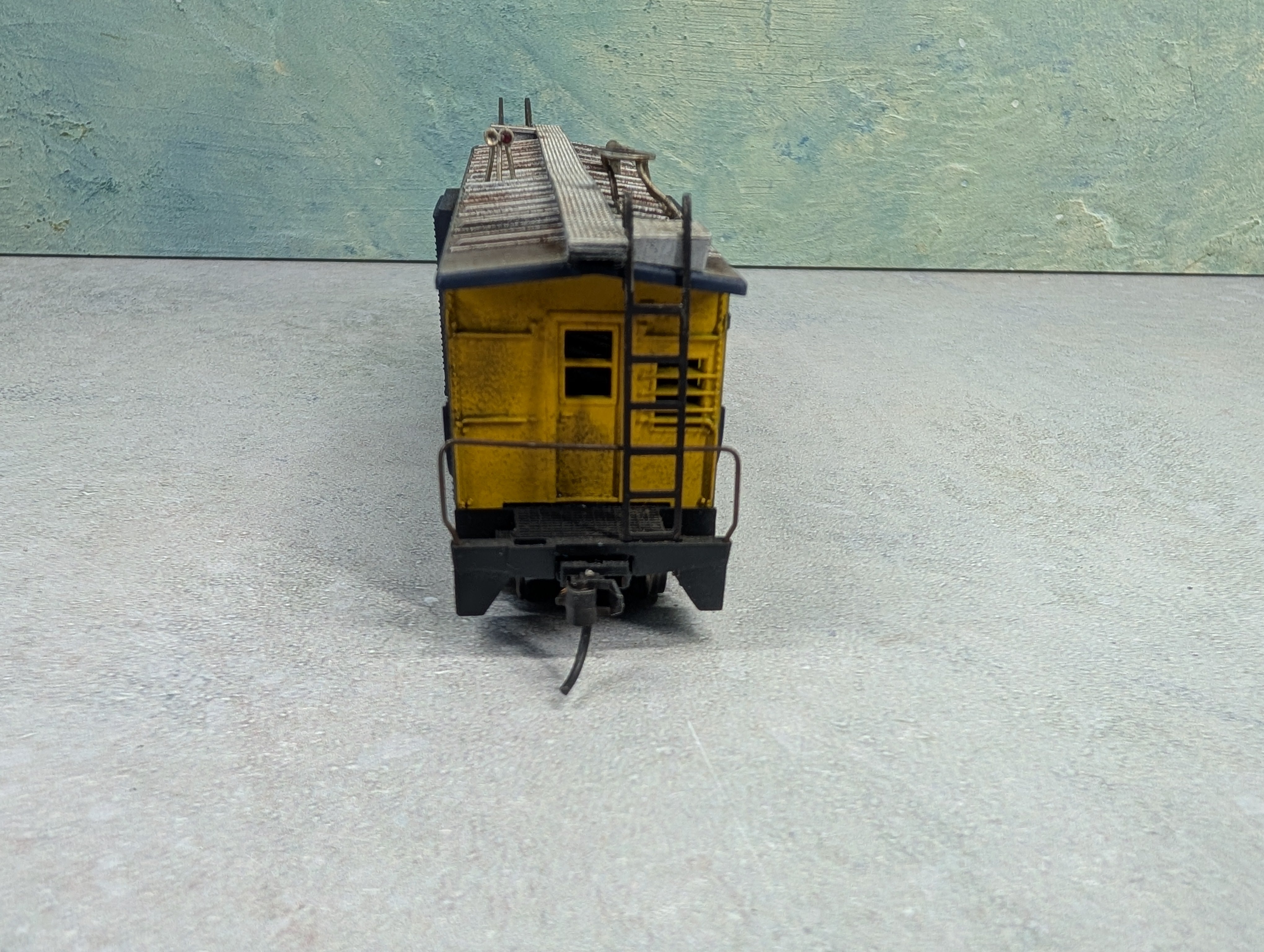 USED Athearn HO Scale Bay Window Caboose Baltimore and Ohio B&O #C-3000 Weathered