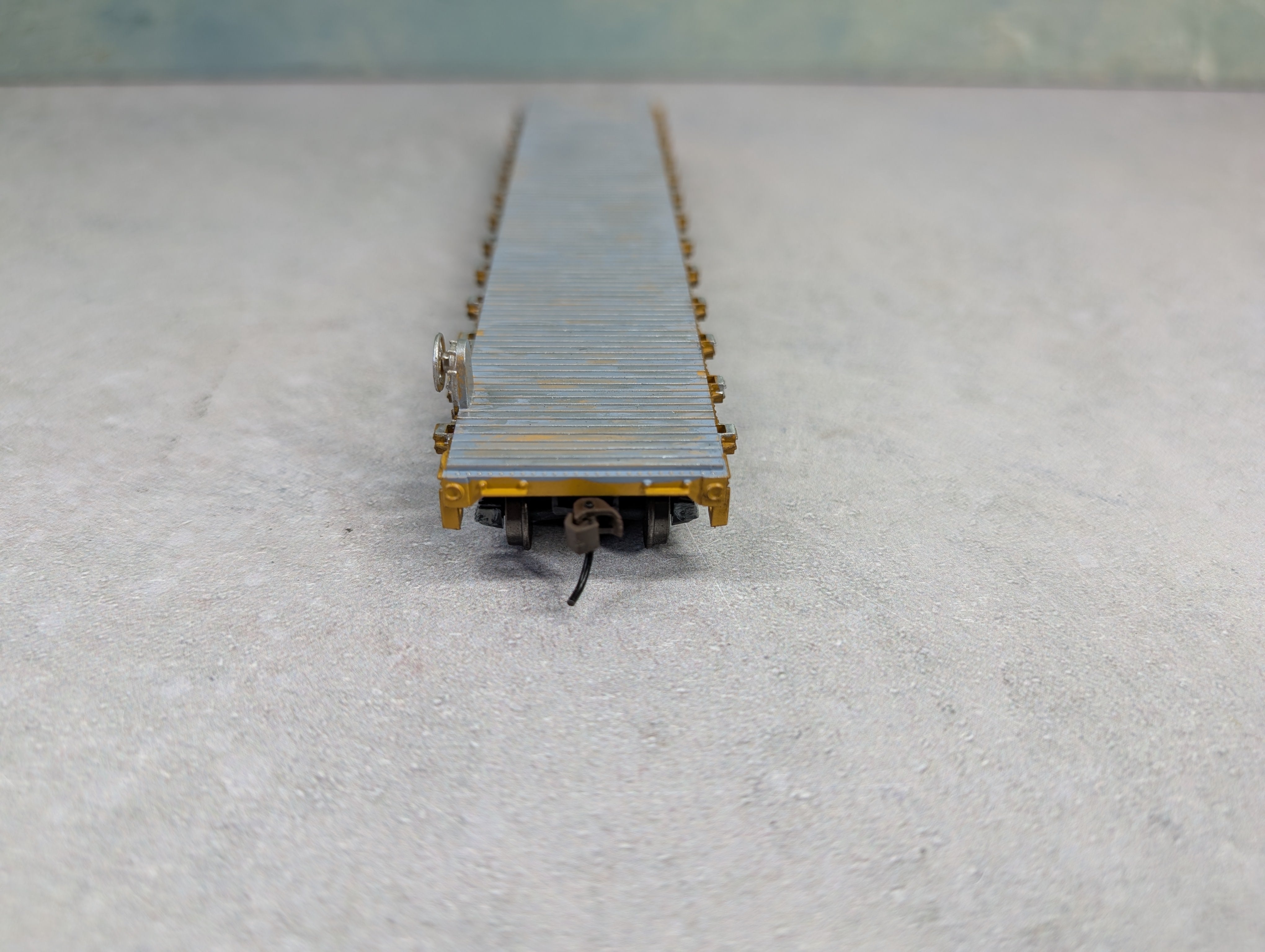 USED Walthers 931-1463 HO Scale Flat Car TTX #90117 Weathered