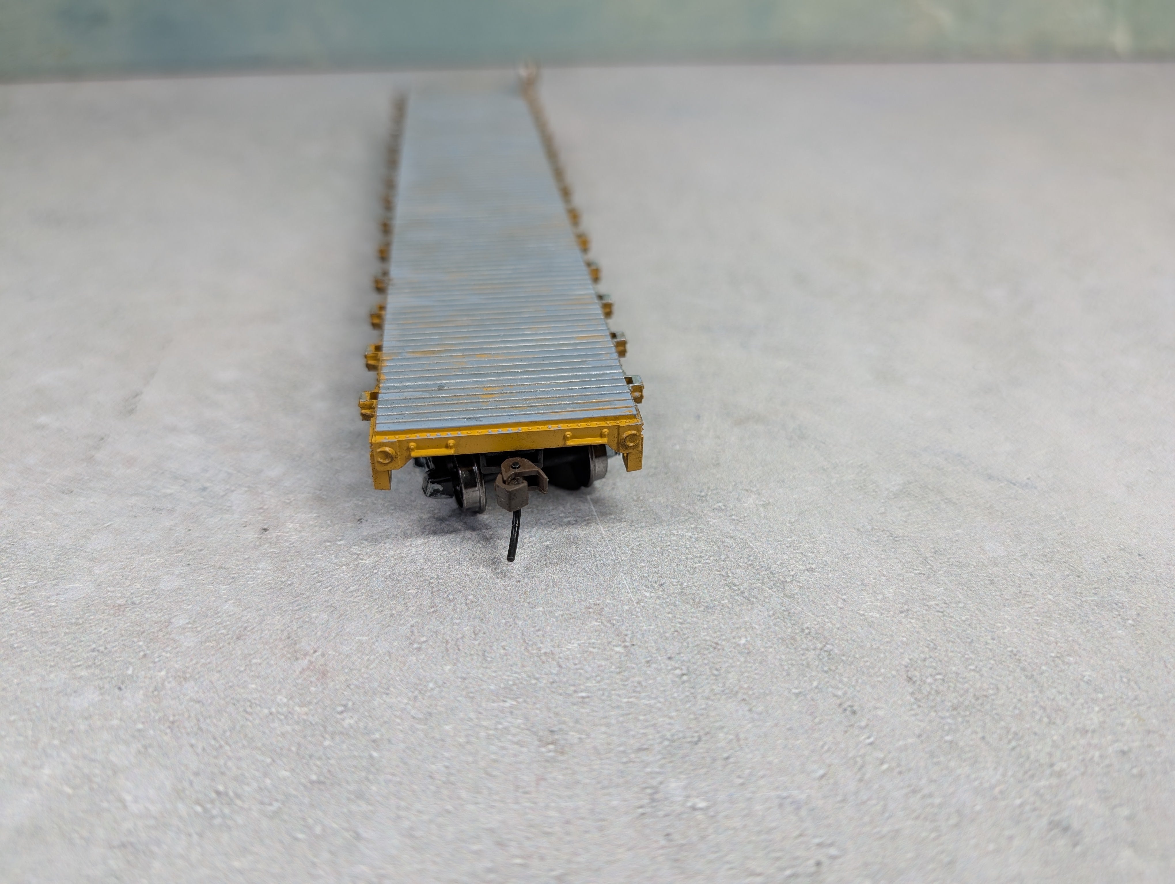 USED Walthers 931-1463 HO Scale Flat Car TTX #90117 Weathered