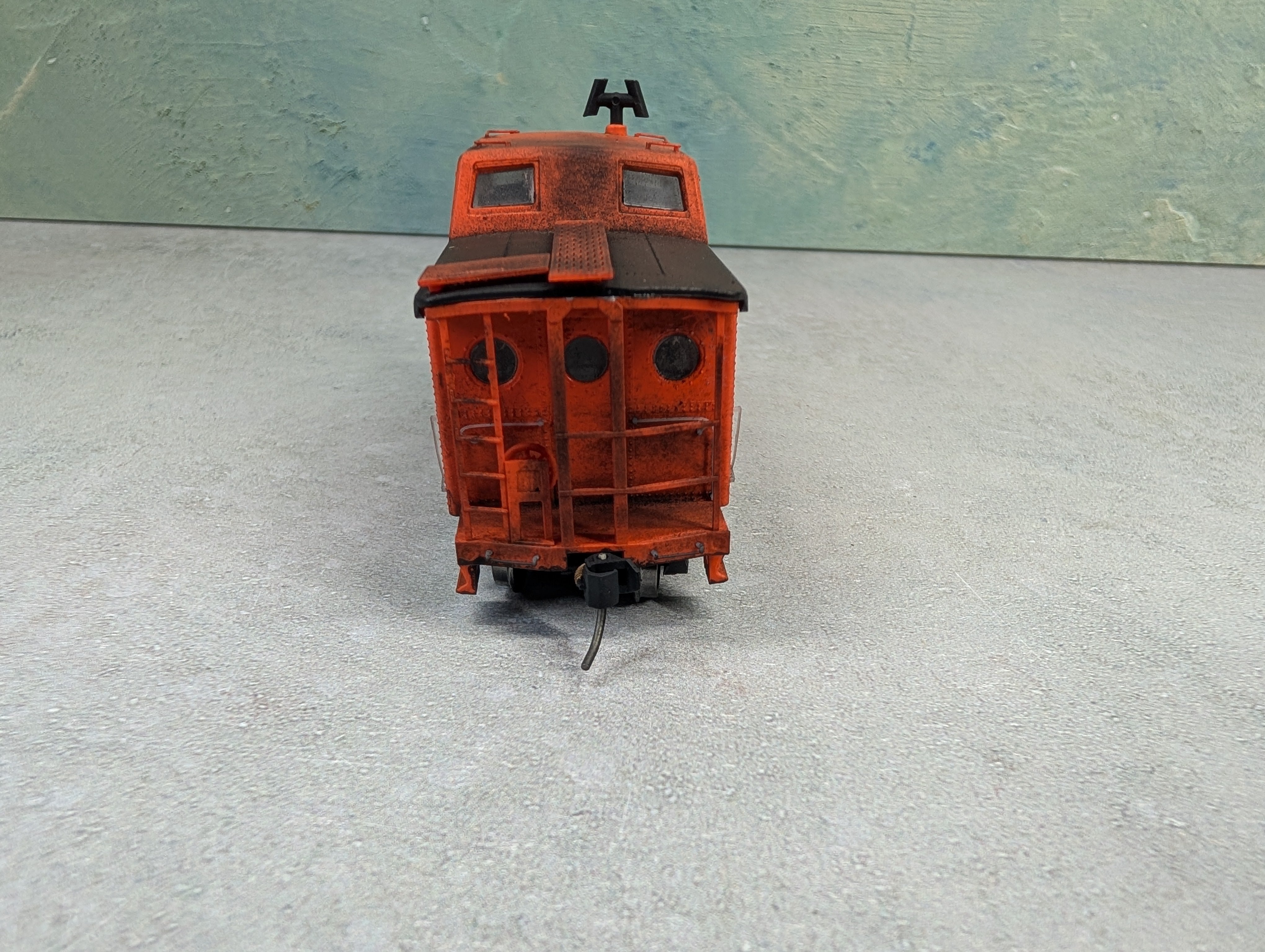 USED Bowser 43394 HO Scale N5c Caboose Pennsylvania #477826 Weathered