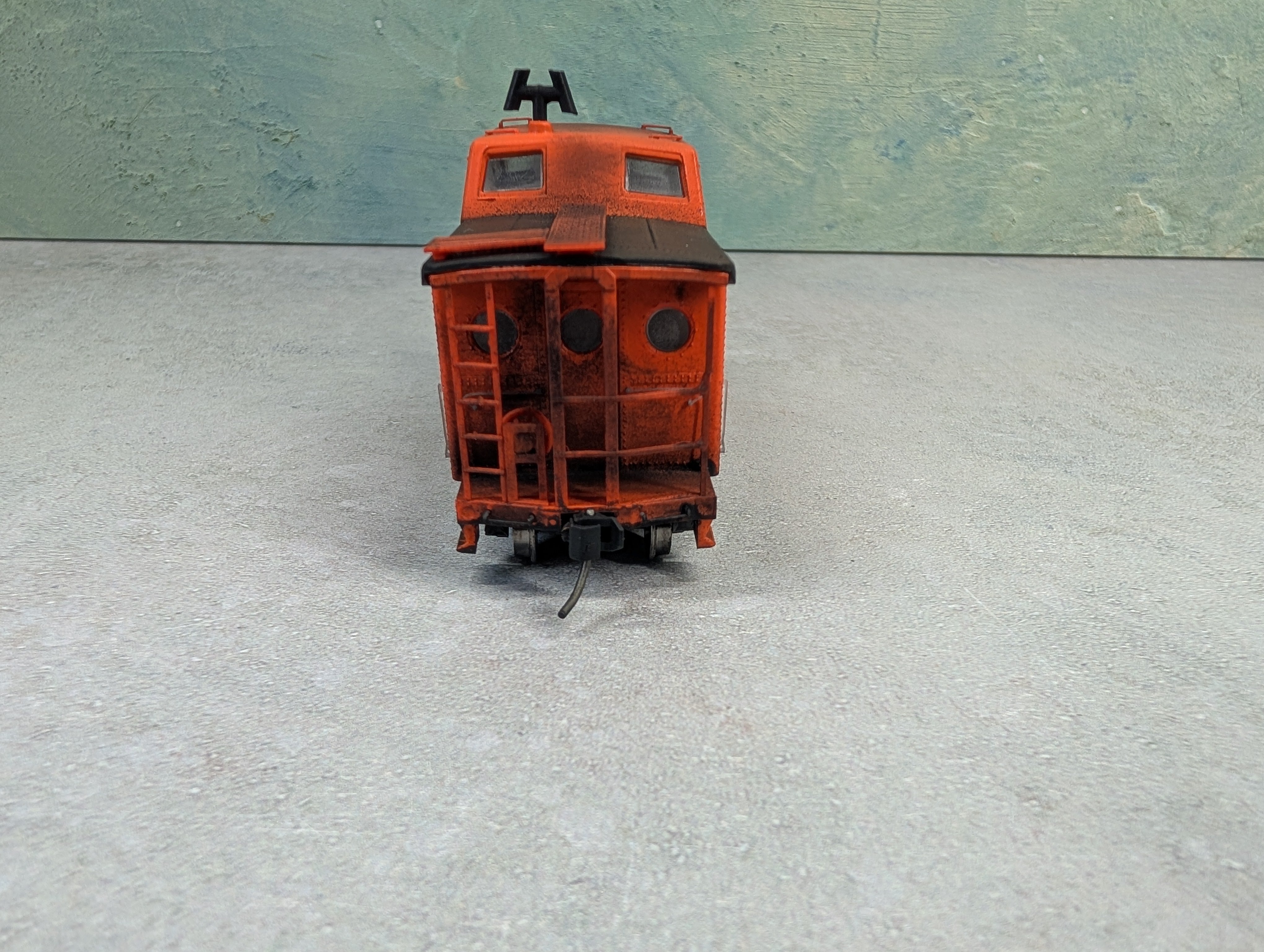 USED Bowser 43394 HO Scale N5c Caboose Pennsylvania #477826 Weathered