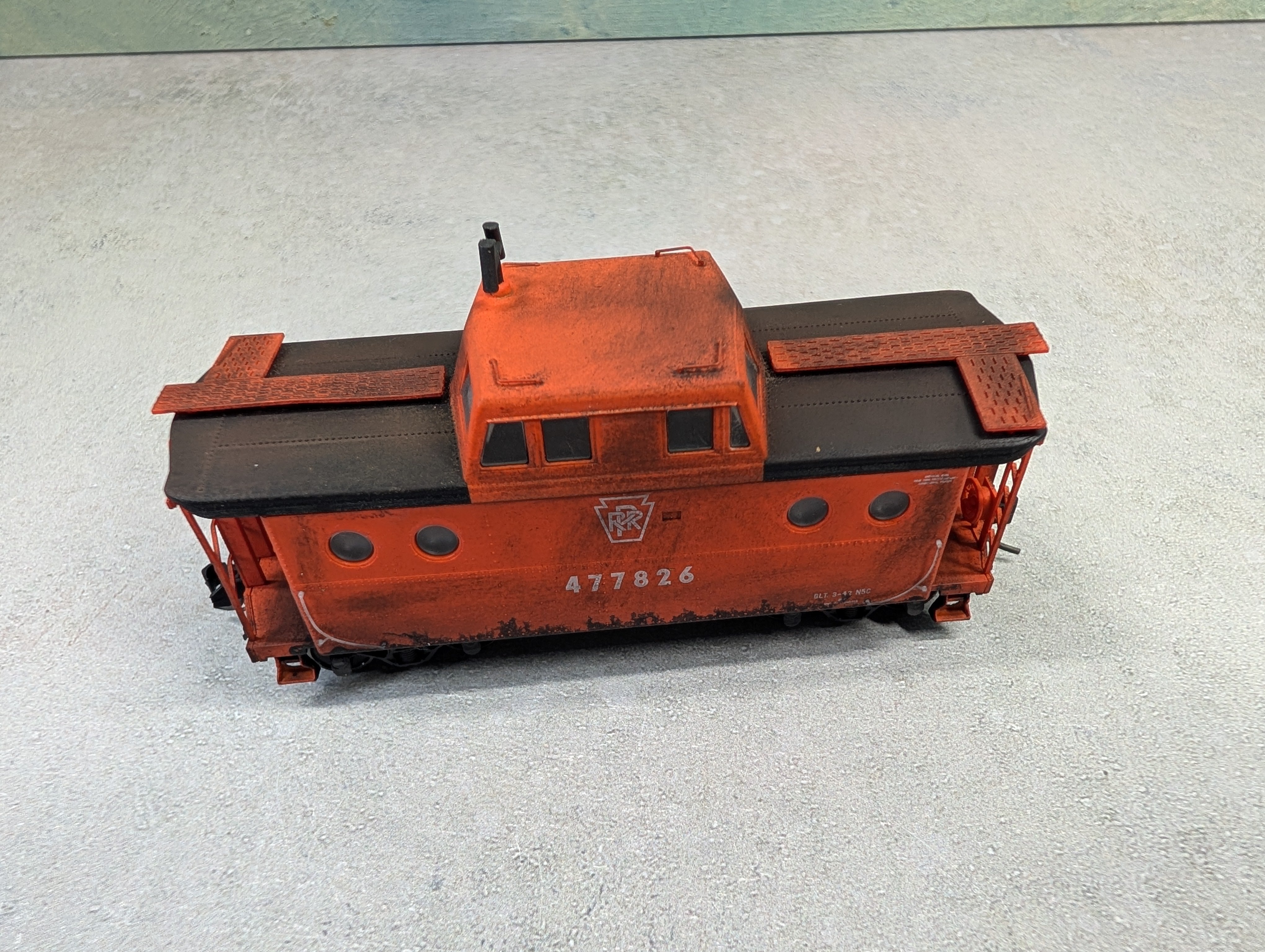 USED Bowser 43394 HO Scale N5c Caboose Pennsylvania #477826 Weathered