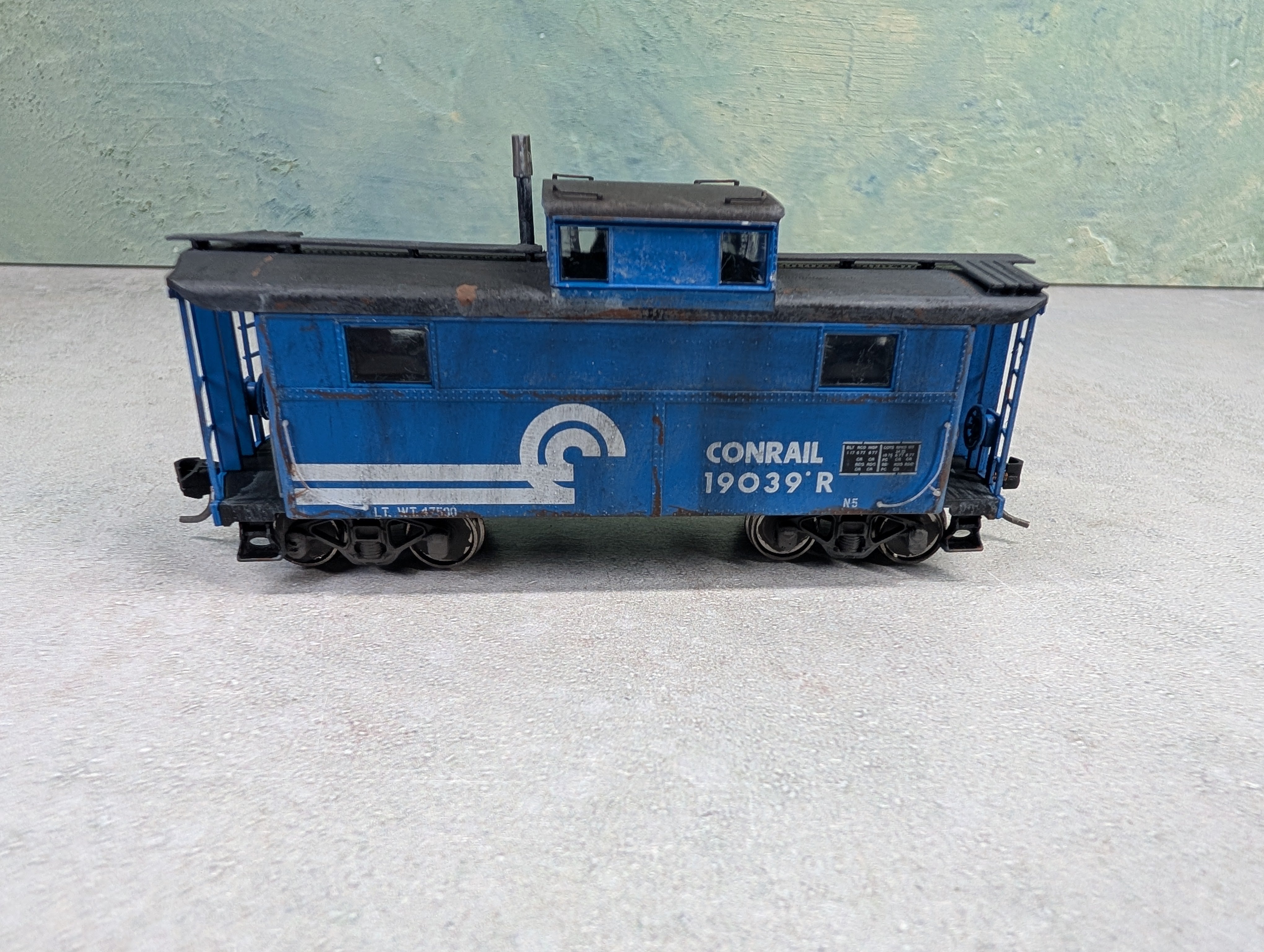 USED Bowser 43351 HO Scale N5 Caboose Conrail #19039 Weathered