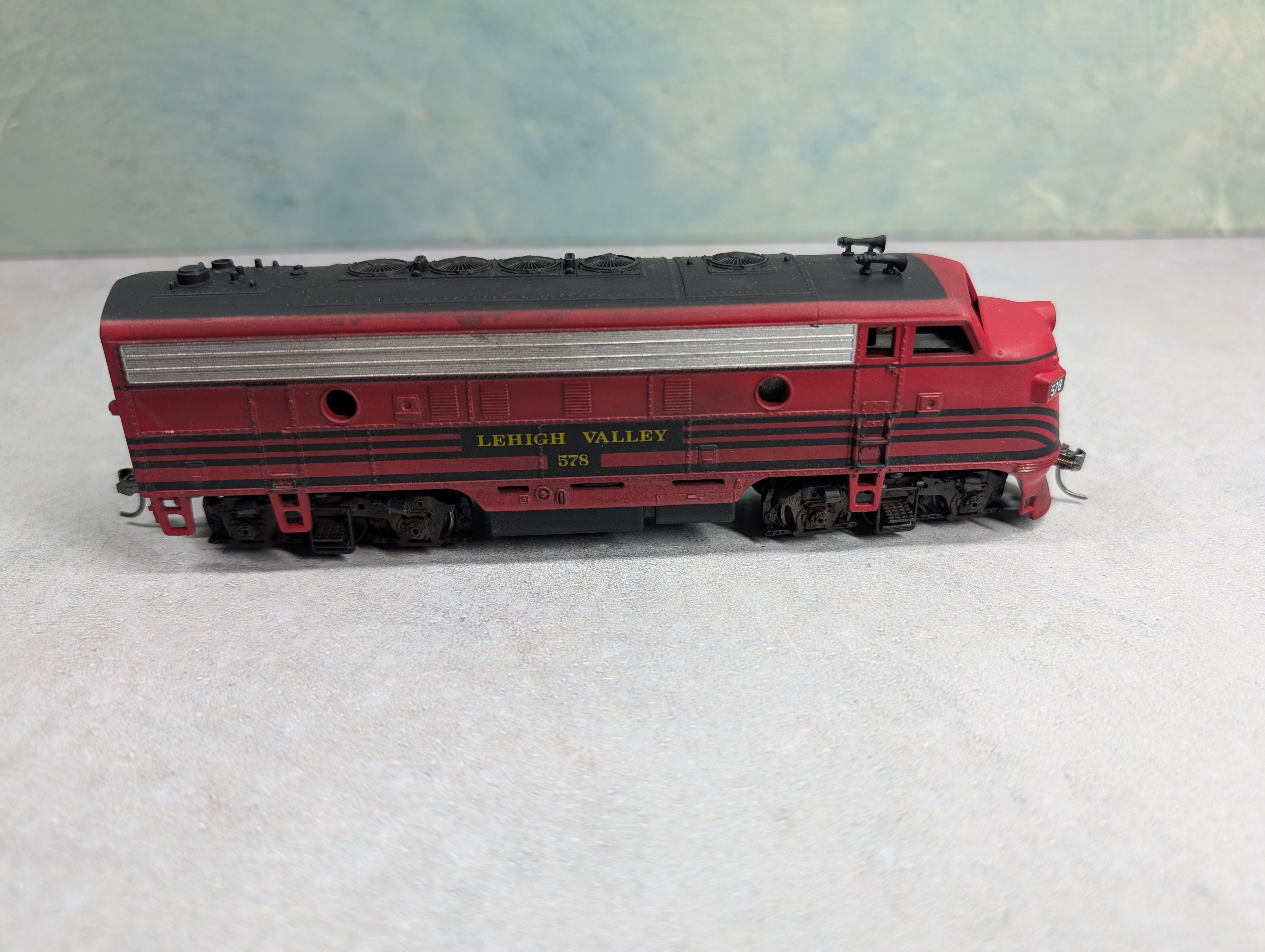 USED Athearn HO Scale F-7A Diesel Locomotive Lehigh Valley #578 Runs Great, Weathering DC