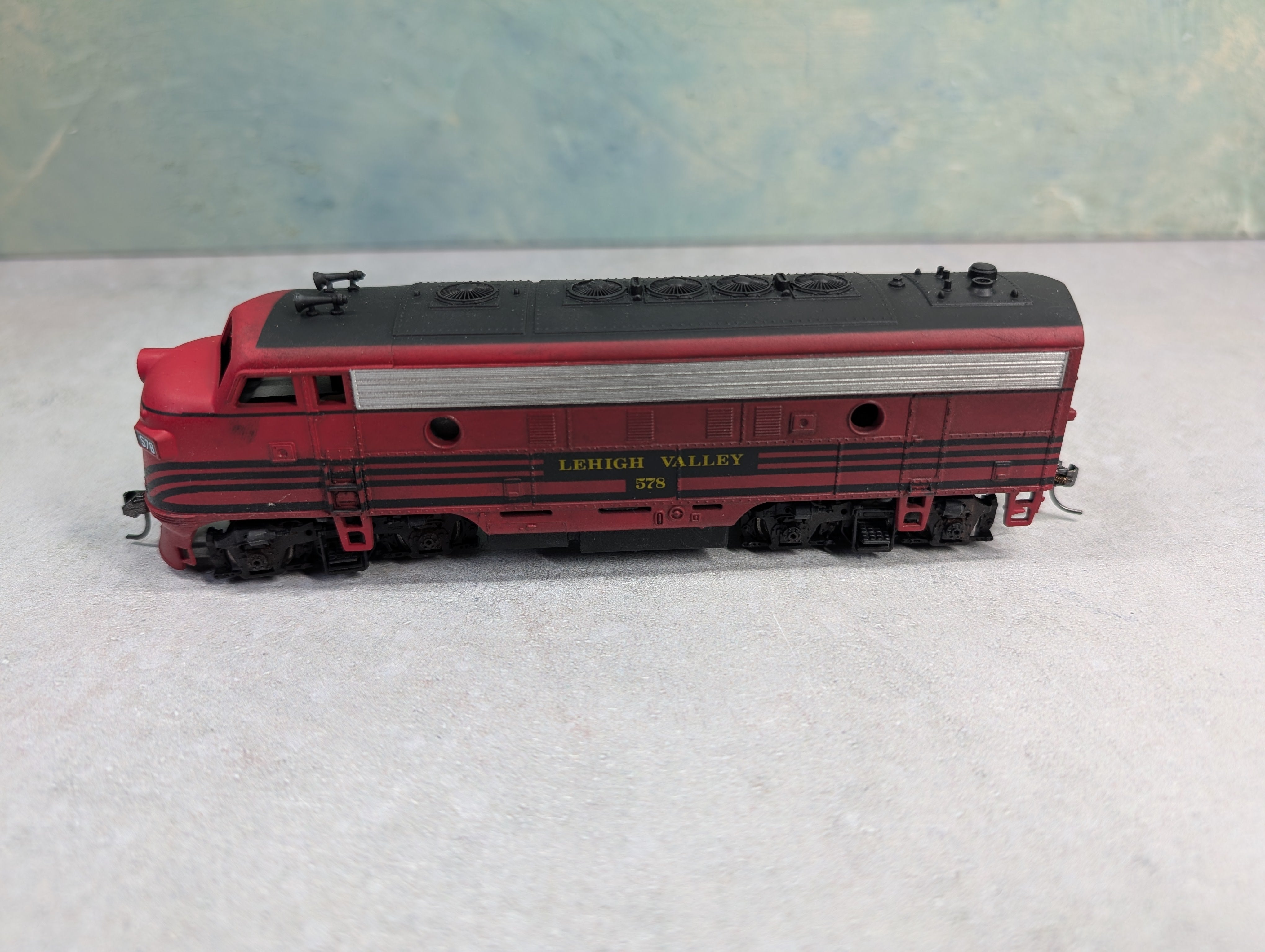 USED Athearn HO Scale F-7A Diesel Locomotive Lehigh Valley #578 Runs Great, Weathering DC